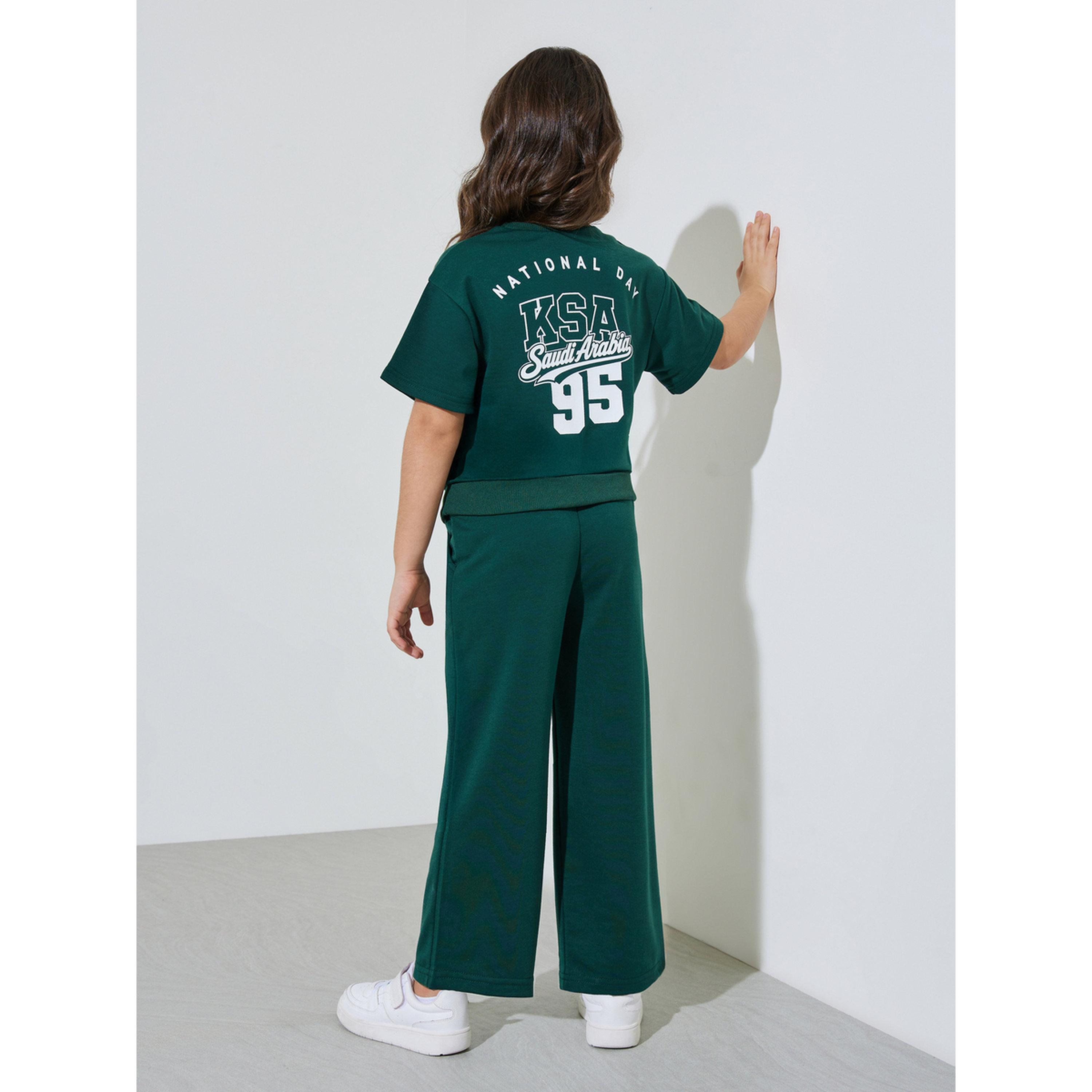مجموعة من بنطال جوغر وتيشيرت واسع بطبعة اليوم الوطني السعودي للبنات-girls-clothing-setsandcoords-image-3
