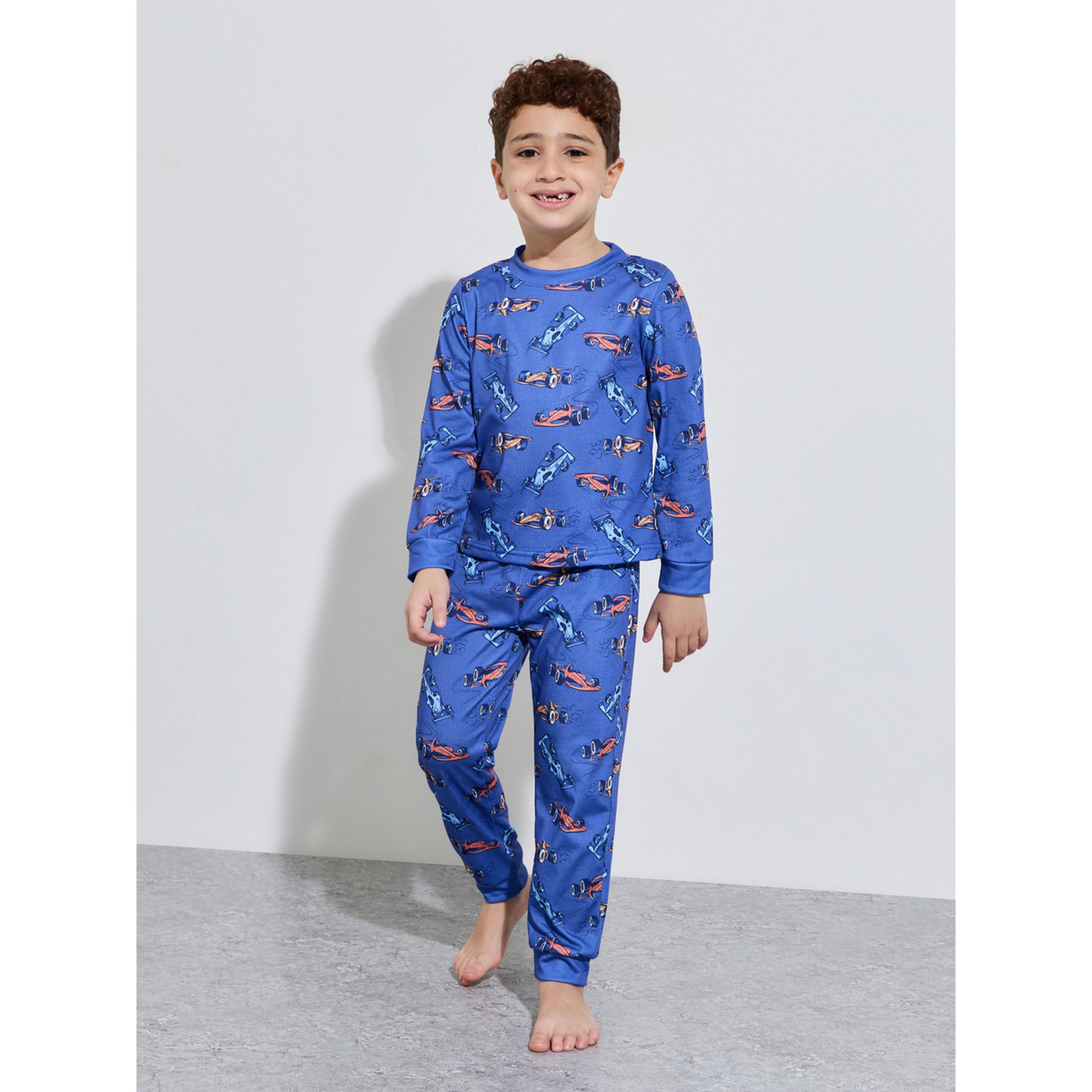 طقم بيجاما للأولاد من بنطال بحافة مطوية وتيشيرت بقصة عادية بطبعة كاملة-boys-clothing-nightwear-image-1