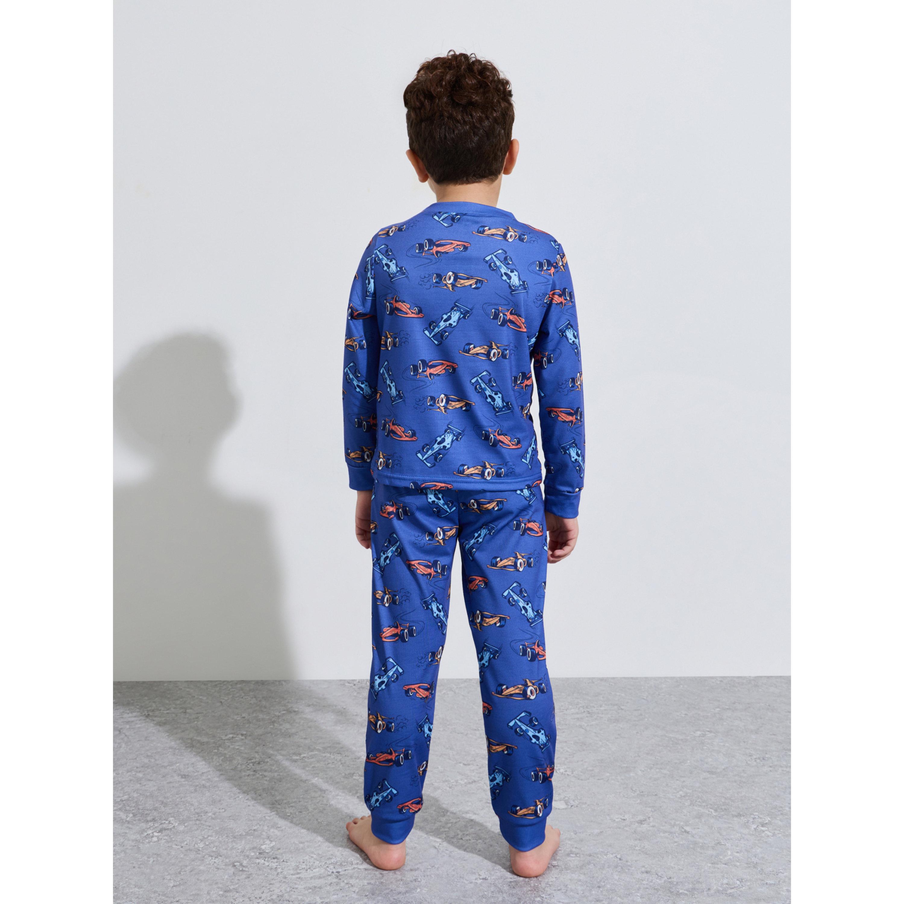 طقم بيجاما للأولاد من بنطال بحافة مطوية وتيشيرت بقصة عادية بطبعة كاملة-boys-clothing-nightwear-image-2