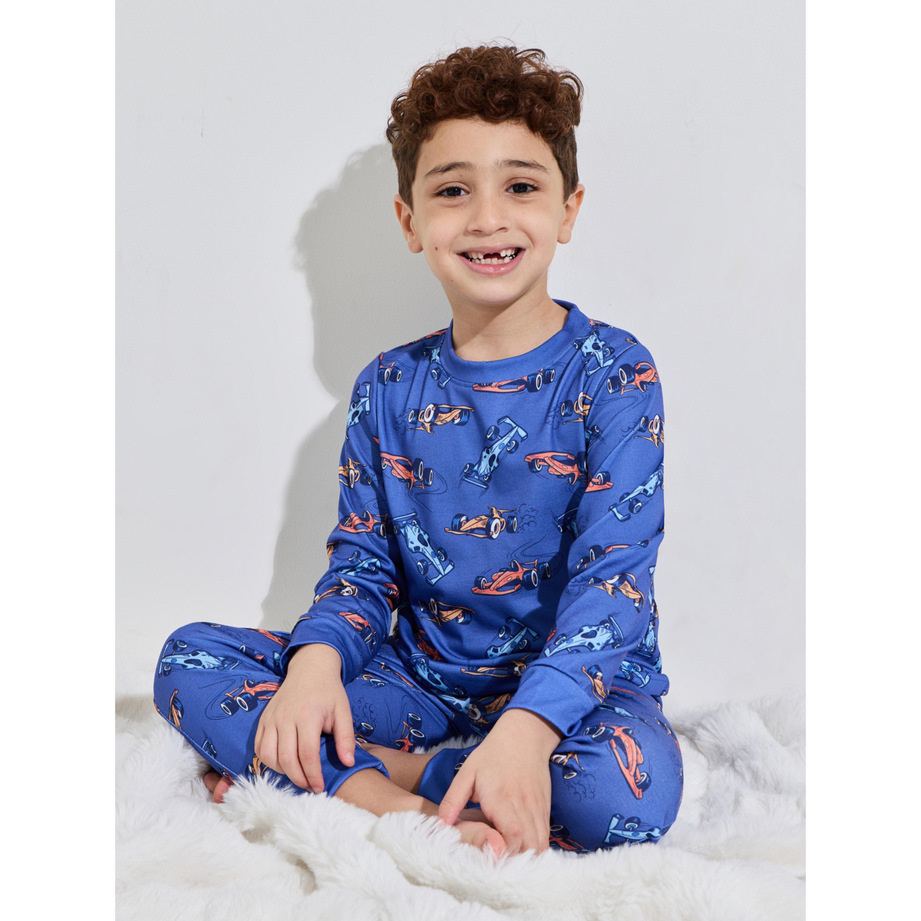 طقم بيجاما للأولاد من بنطال بحافة مطوية وتيشيرت بقصة عادية بطبعة كاملة-boys-clothing-nightwear-image-4