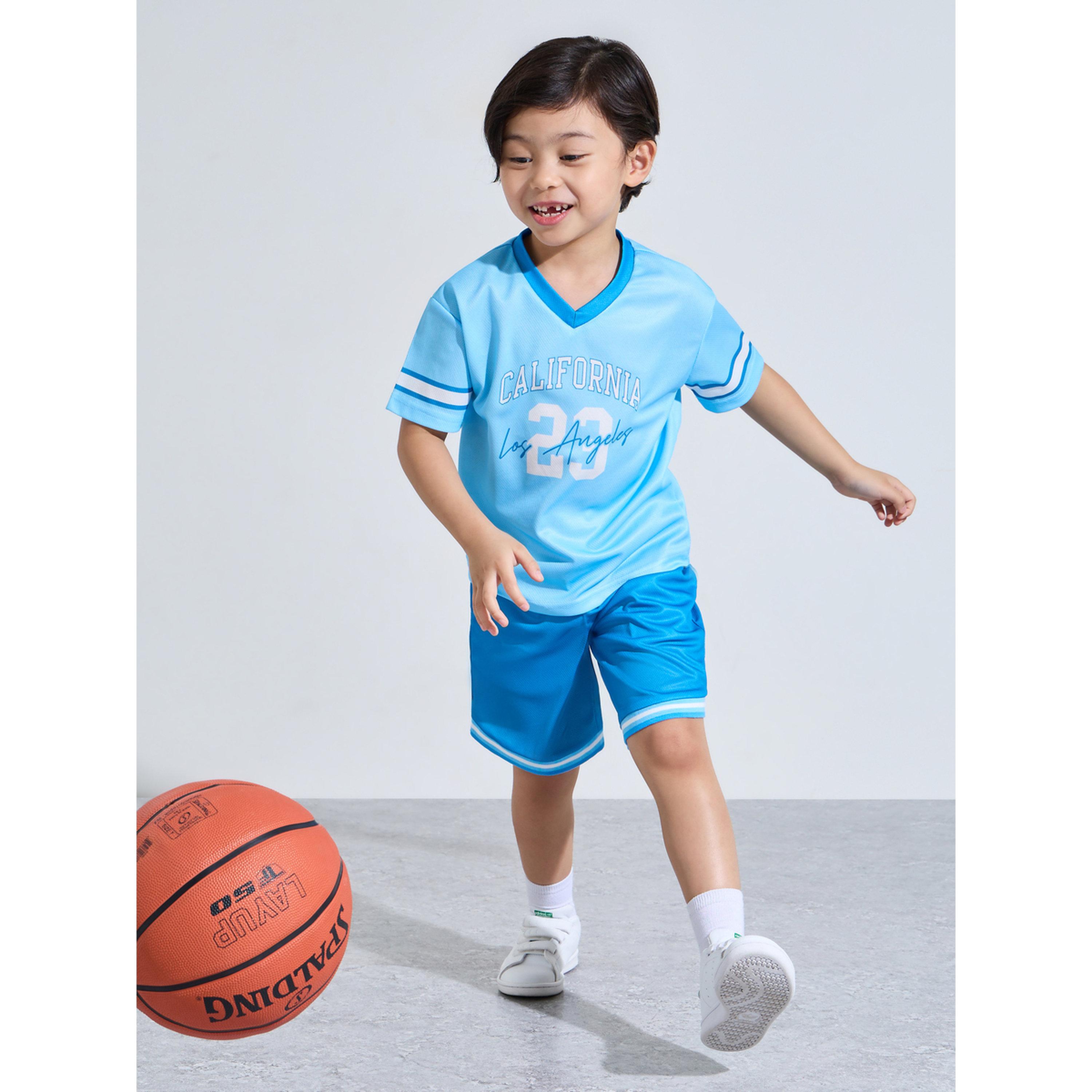 طقم رياضي من شورت وتيشيرت واسع وطبعة جرافيك للأولاد-boys-clothing-setsandcoords-image-2