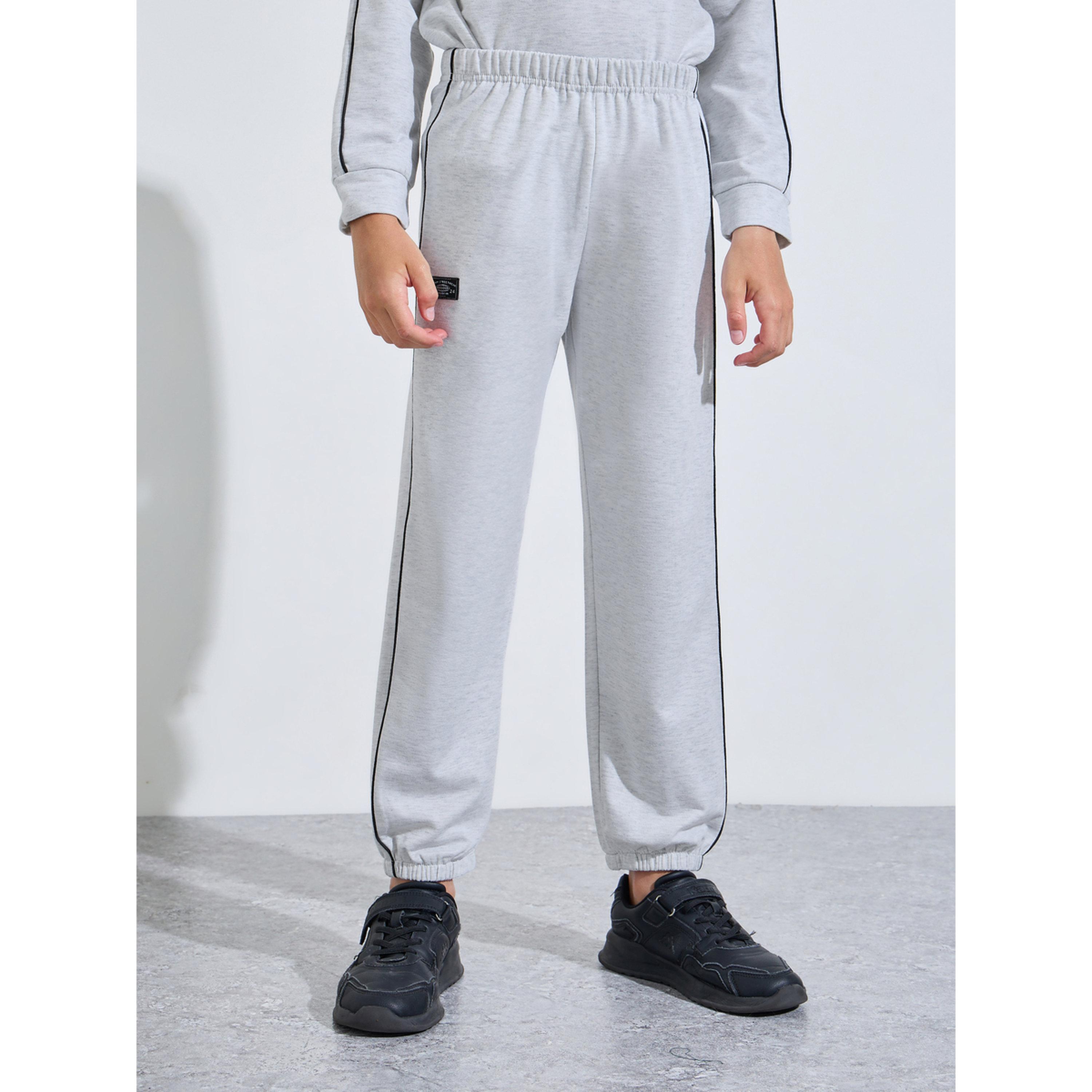 مجموعة من بنطال جوغر وسويت شيرت بسحاب نصفي وتفاصيل رقع للأولاد باللون الرمادي-boys-clothing-setsandcoords-image-4