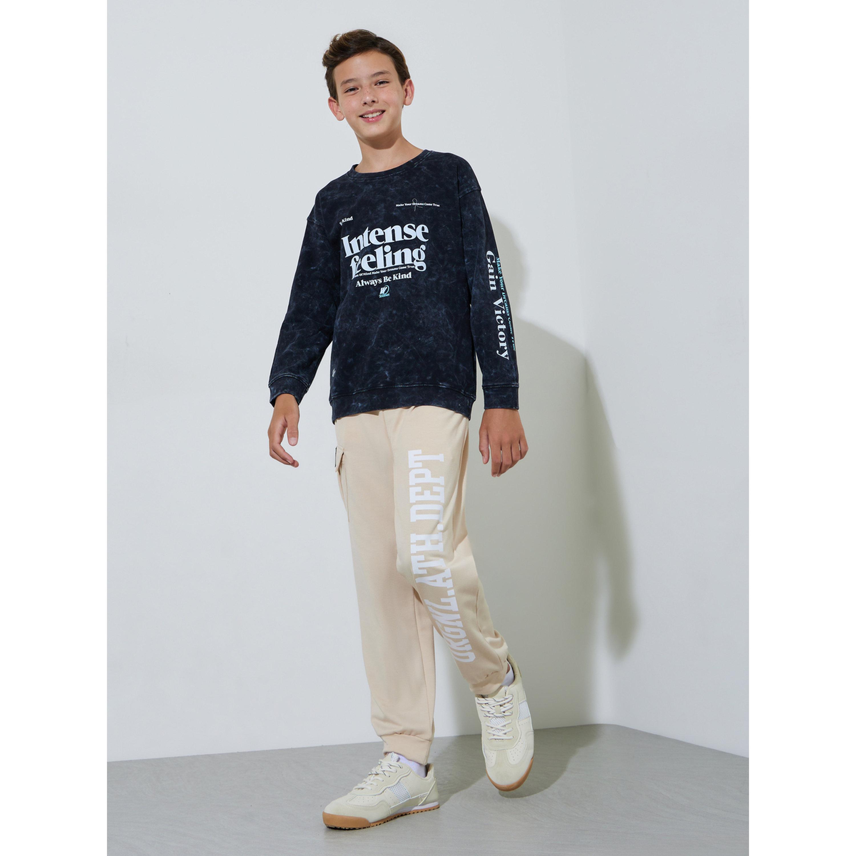 بنطال جوغر بطبعة شعار وتفاصيل جيوب للأولاد الكبار-boys-clothing-bottoms-joggersandtrackpants-image-2