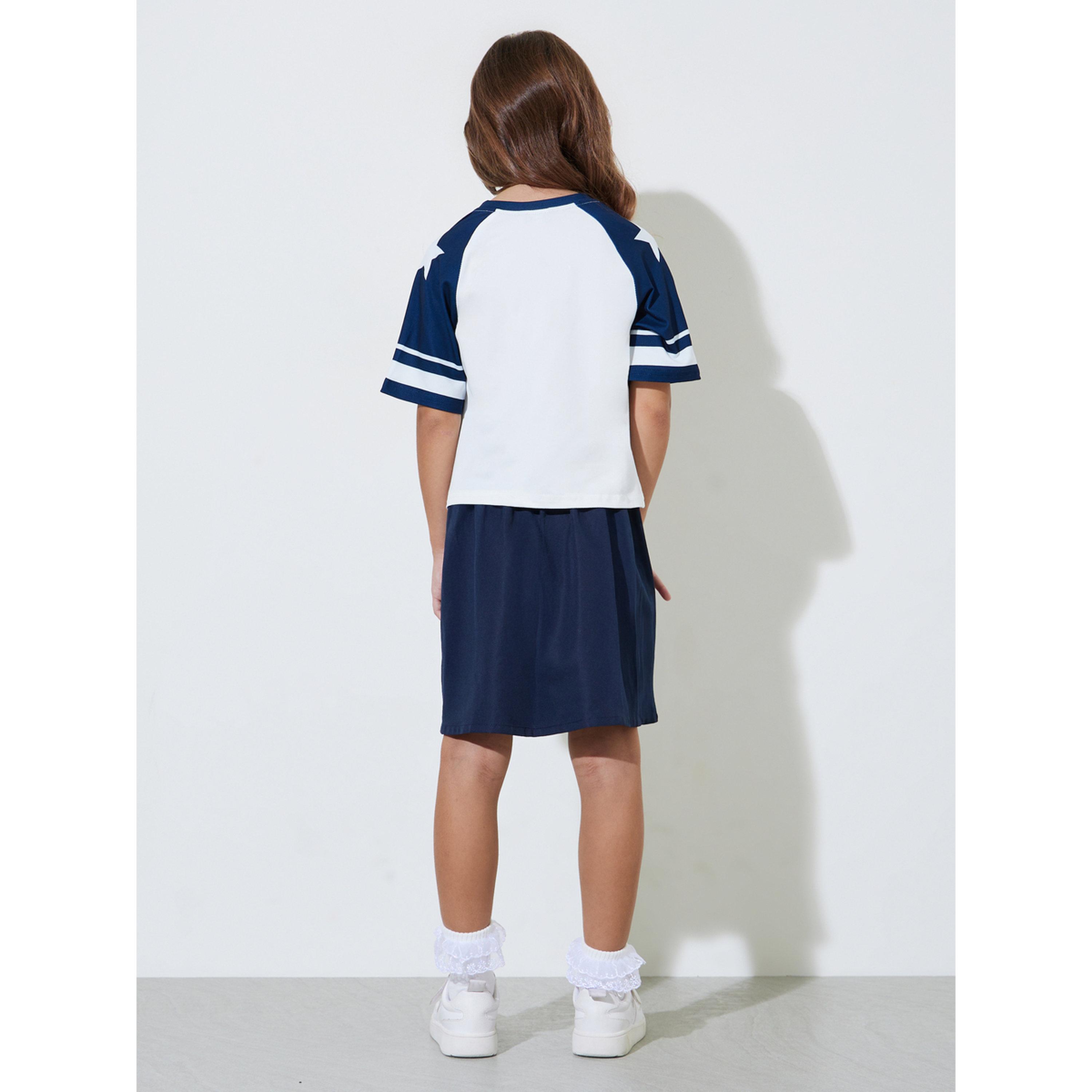 مجموعة من تنورة سادة بكسرات وتيشيرت واسع بطبعة جرافيك للبنات-girls-clothing-setsandcoords-image-3
