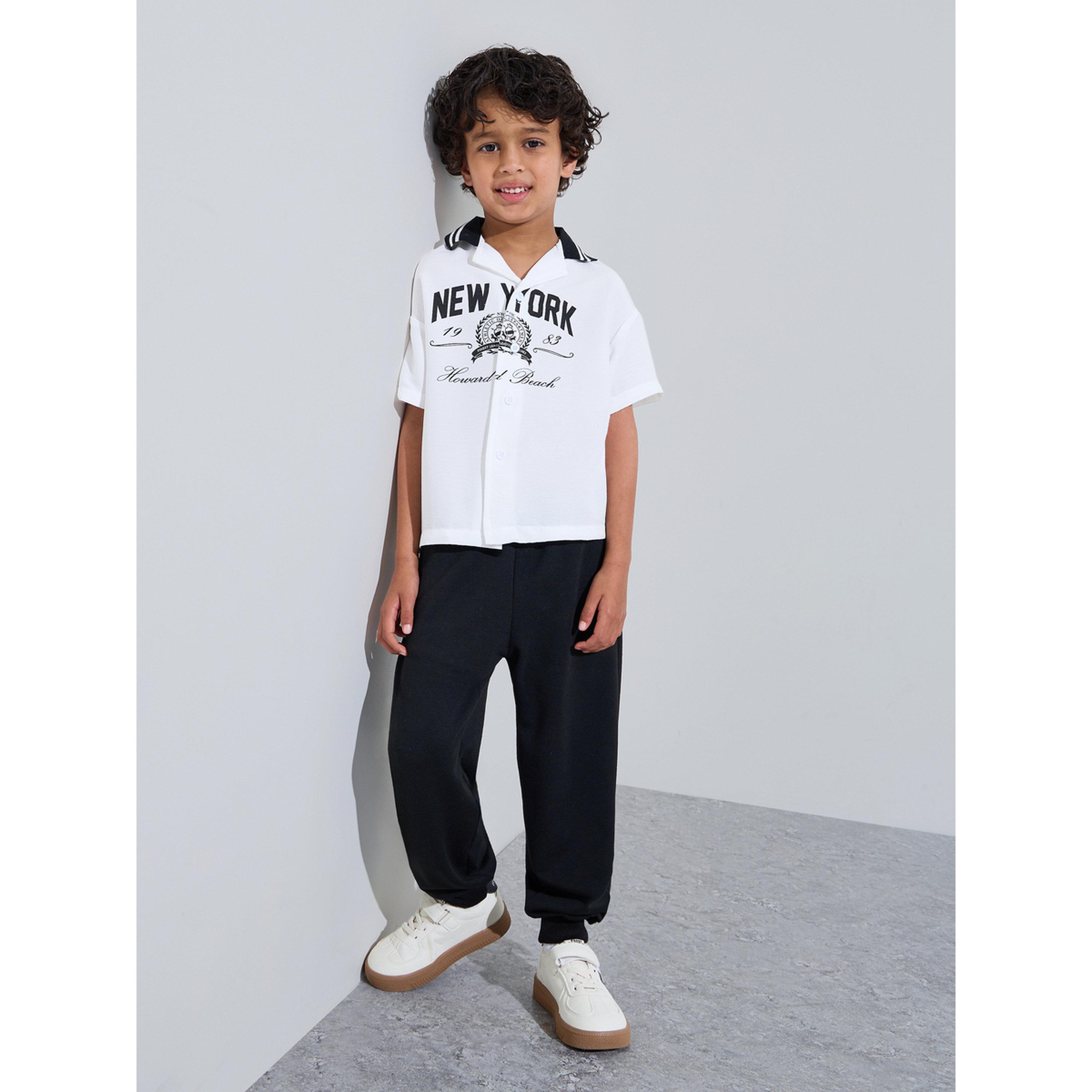 قميص واسع وياقة متباينة بطبعة جرافيك للأولاد - أوف وايت-boys-clothing-shirts-image-2