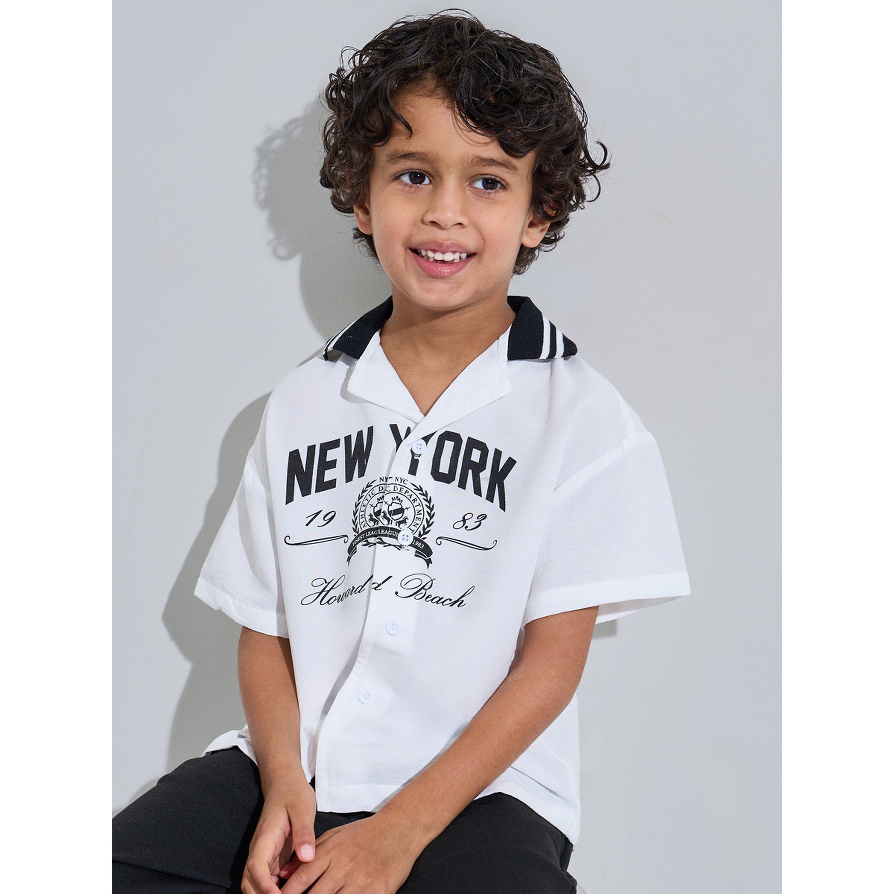 قميص واسع وياقة متباينة بطبعة جرافيك للأولاد - أوف وايت-boys-clothing-shirts-image-4