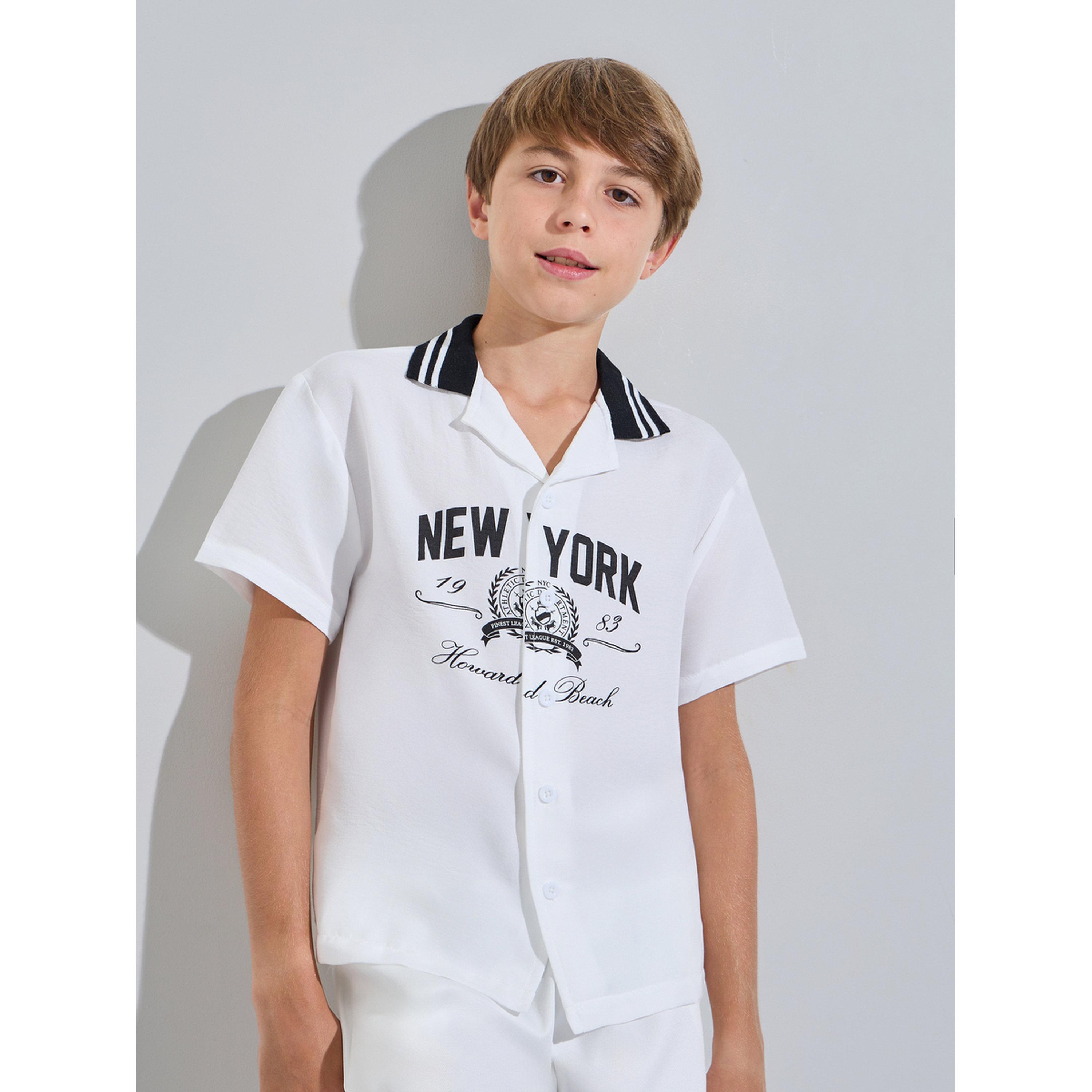 قميص بأكمام قصيرة وطبعة جرافيك وياقة متباينة للأولاد باللون أوف وايت-boys-clothing-shirts-image-1