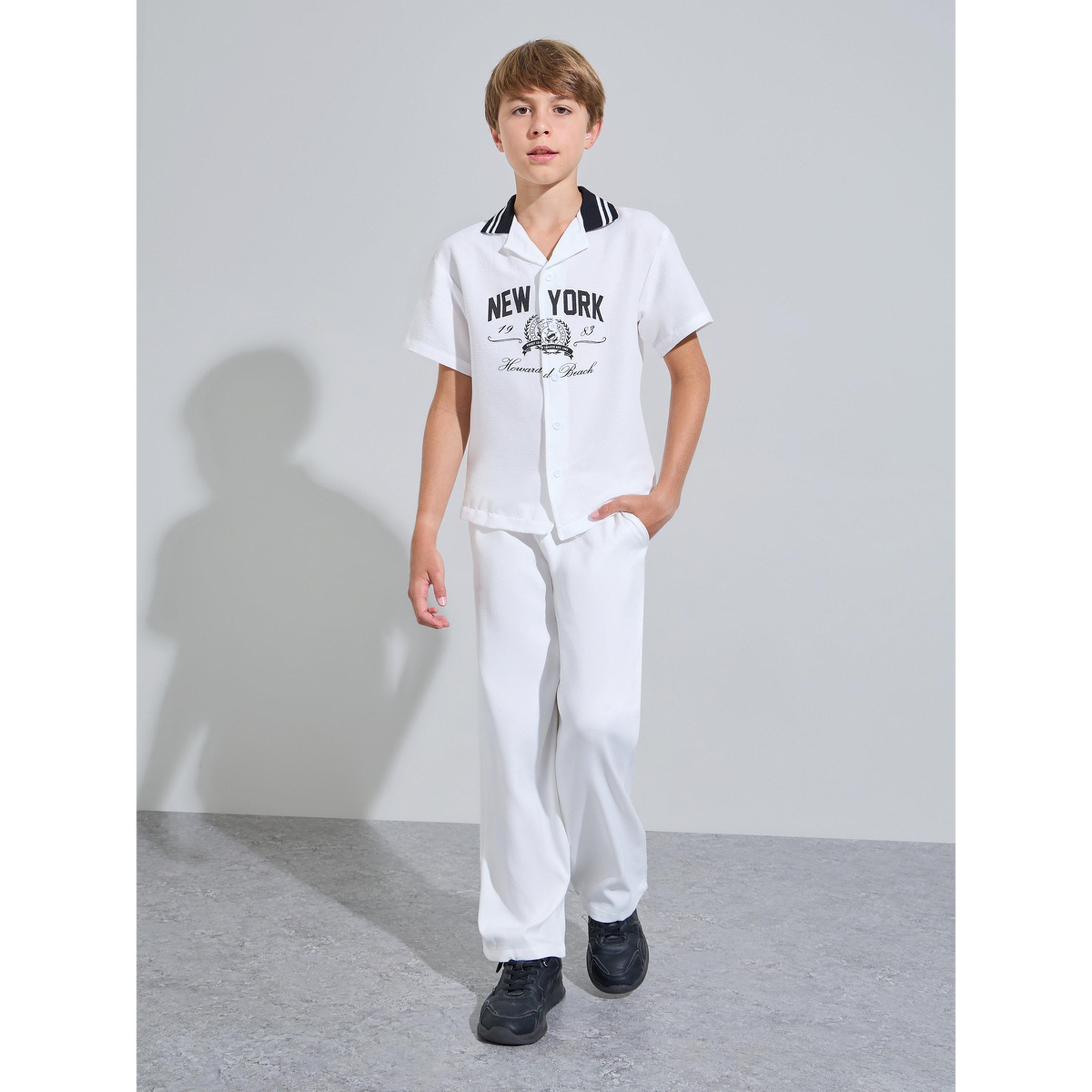 قميص بأكمام قصيرة وطبعة جرافيك وياقة متباينة للأولاد باللون أوف وايت-boys-clothing-shirts-image-2