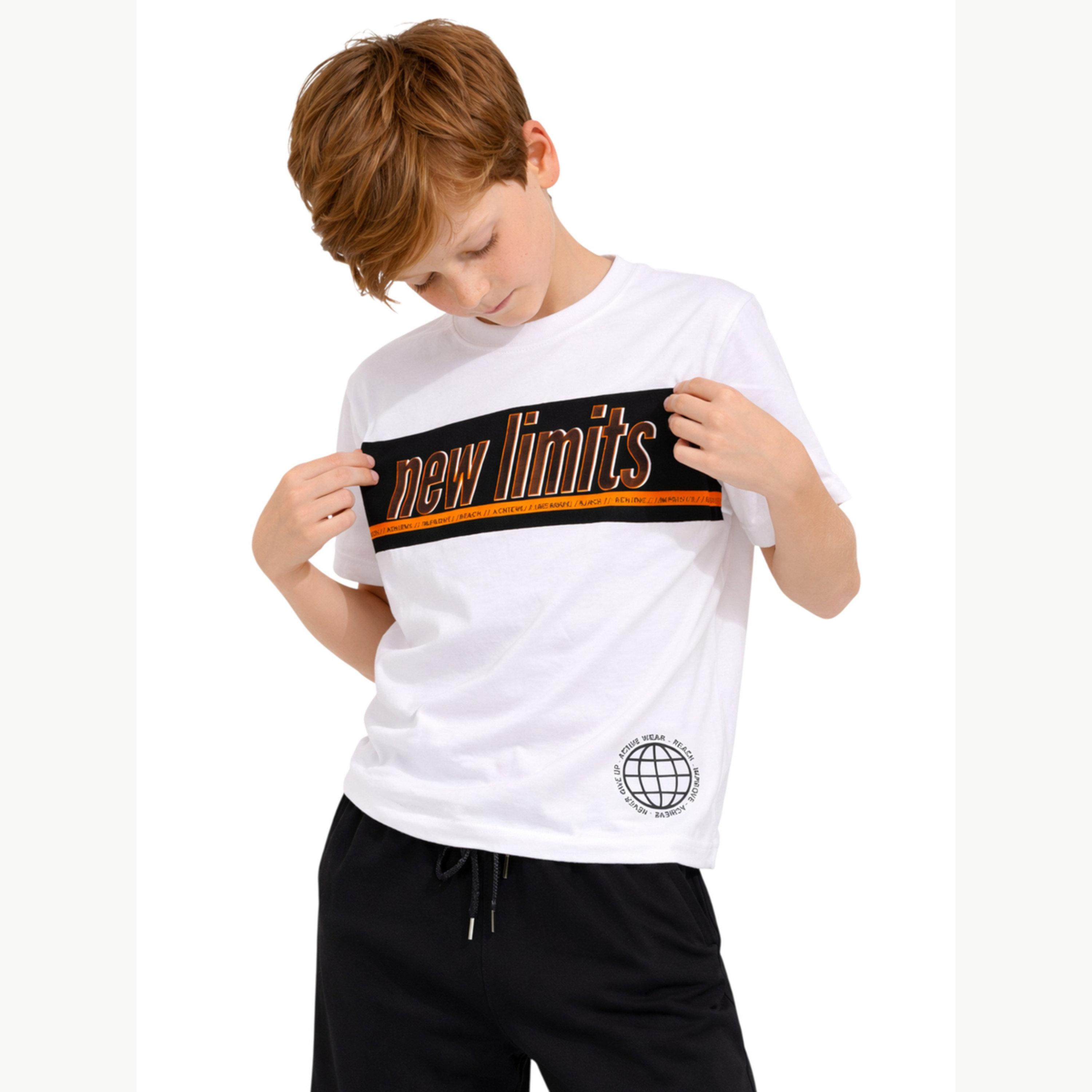 مجموعة من شورت وتيشيرت بقصة مريحة وطبعة كتابة للأولاد-boys-clothing-setsandcoords-image-3