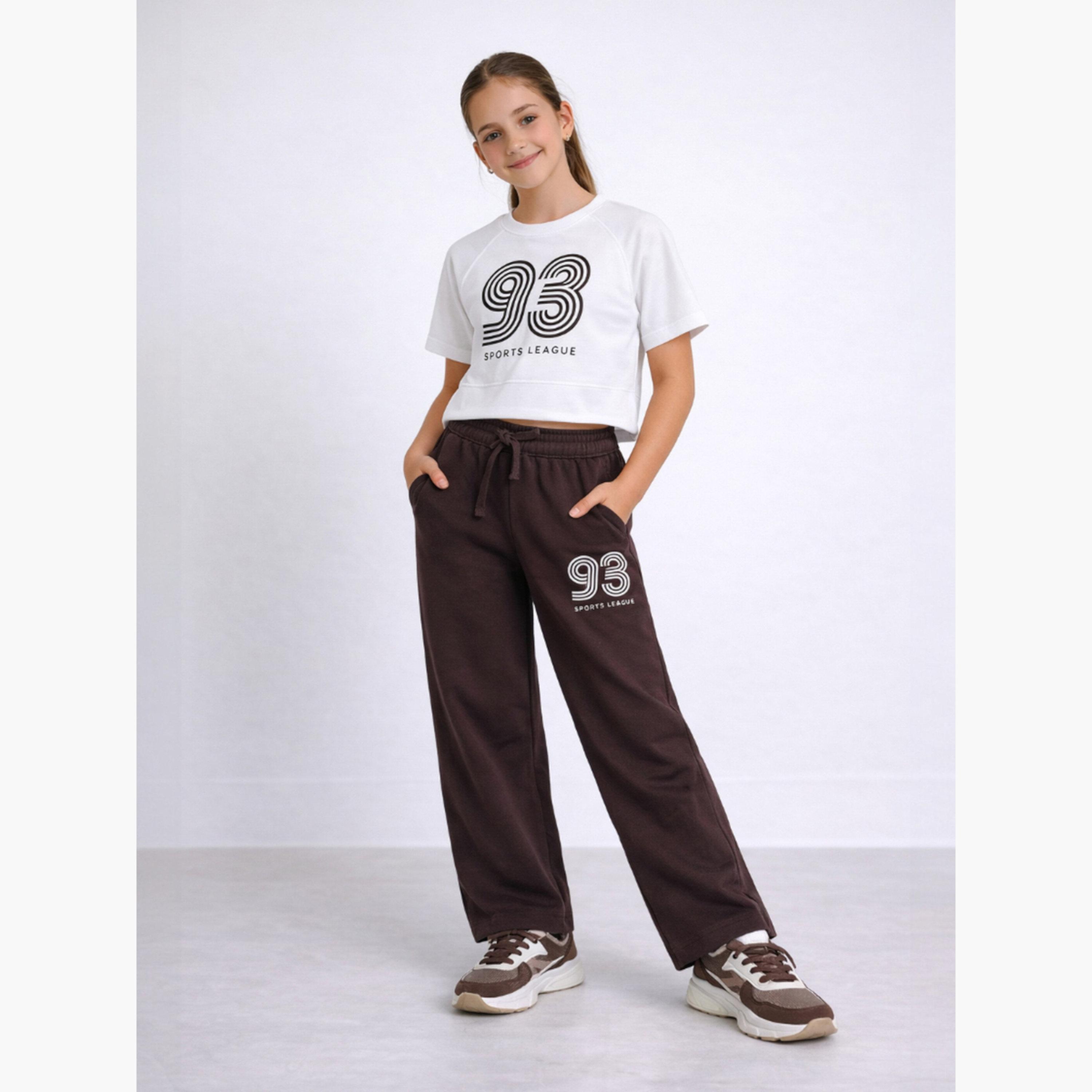 مجموعة من بنطال وتيشيرت بقصة بوكسي بطبعة-girls-clothing-setsandcoords-image-5