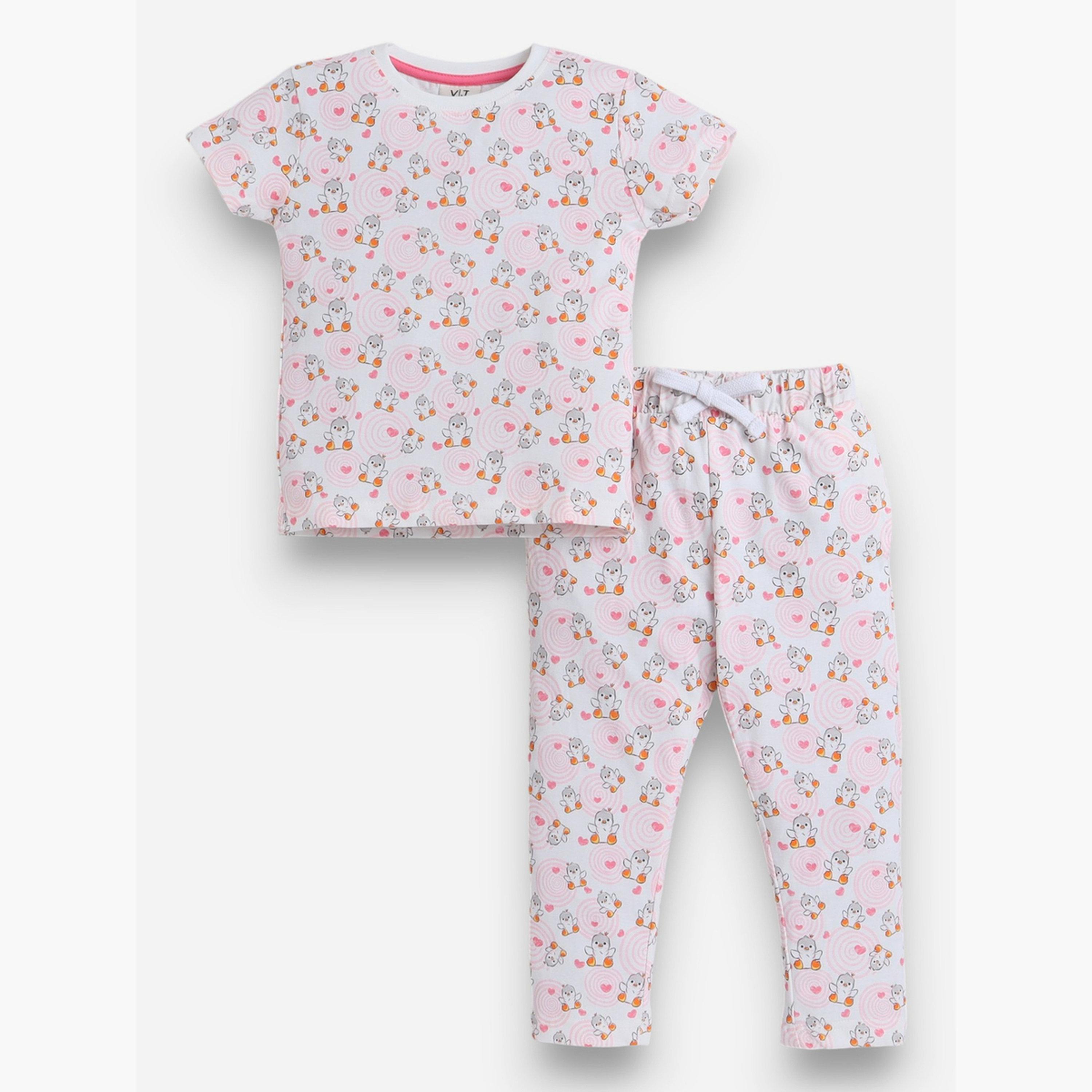 طقم بيجاما من بنطال وتيشيرت بطبعة كاملة-girls-clothing-nightwear-image-1