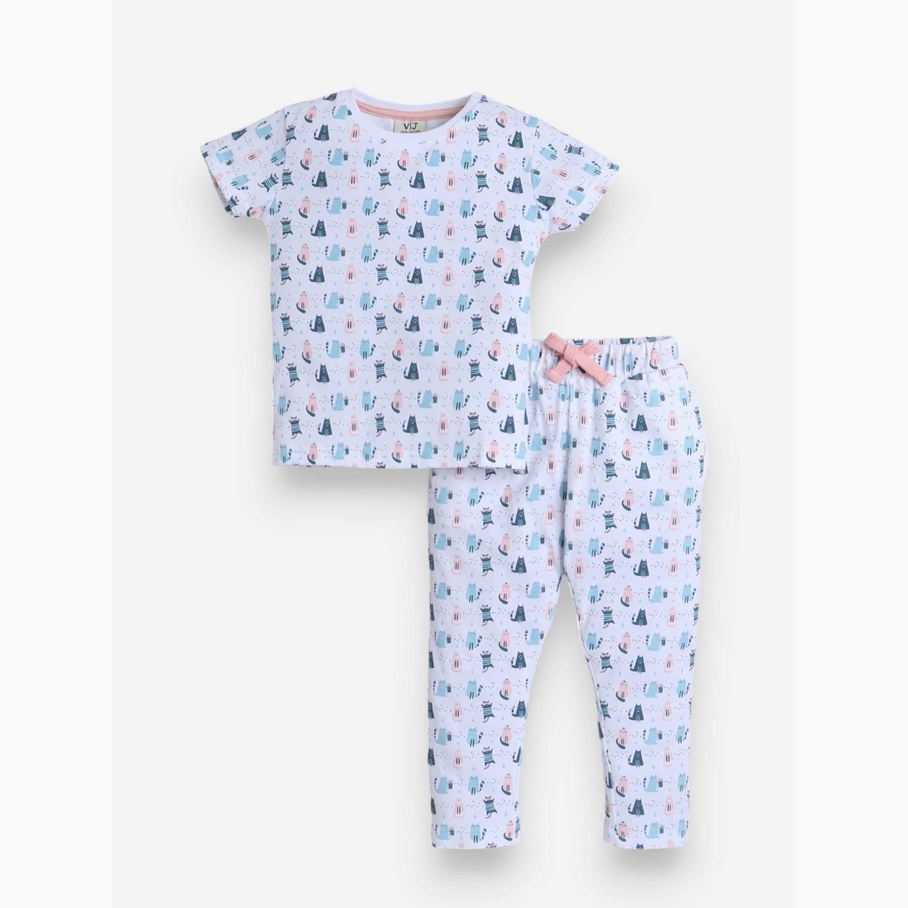طقم بيجاما من بنطال وتيشيرت بطبعة كاملة-girls-clothing-nightwear-image-1