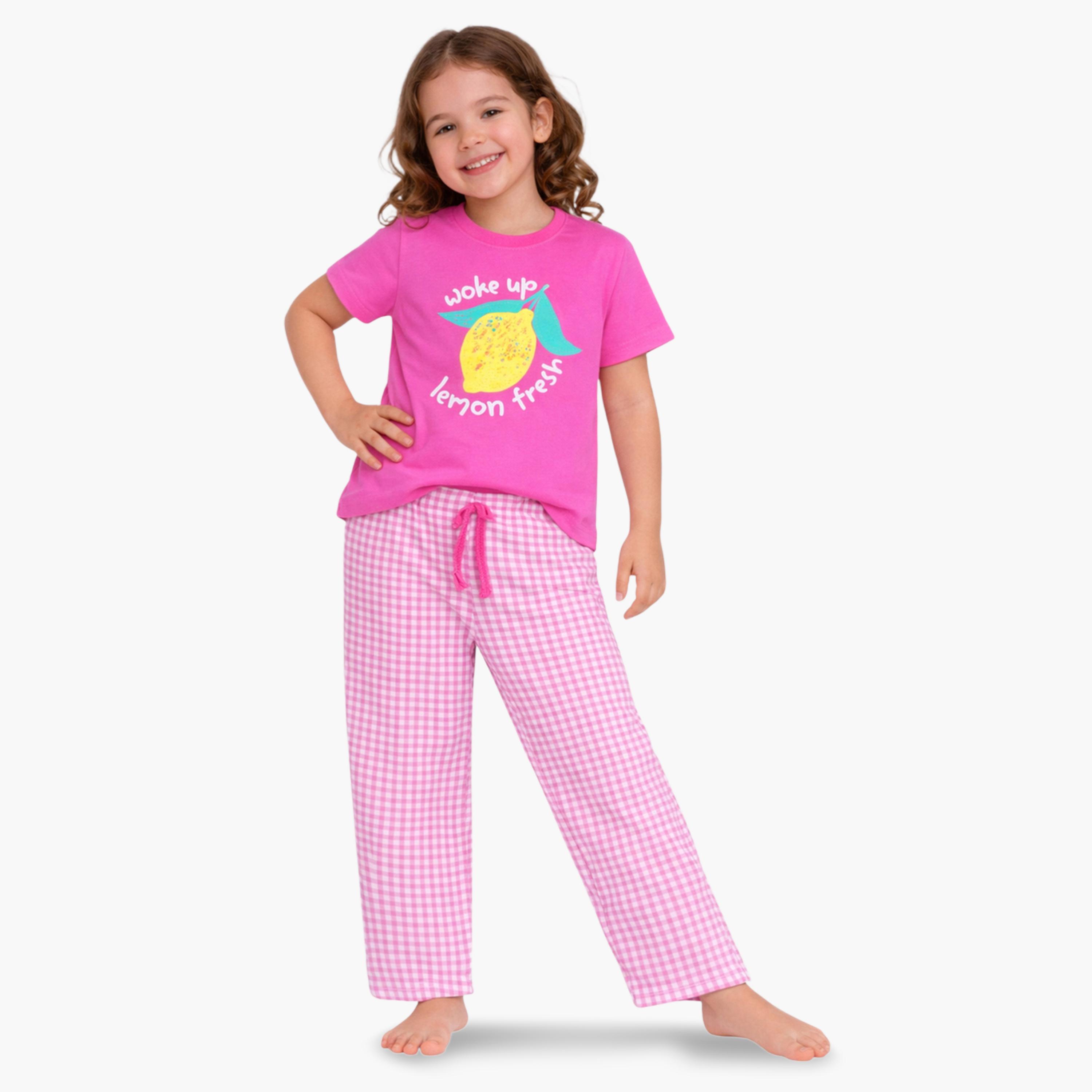 طقم بيجاما من بنطال كاروهات وتيشيرت بطبعة-girls-clothing-nightwear-image-1