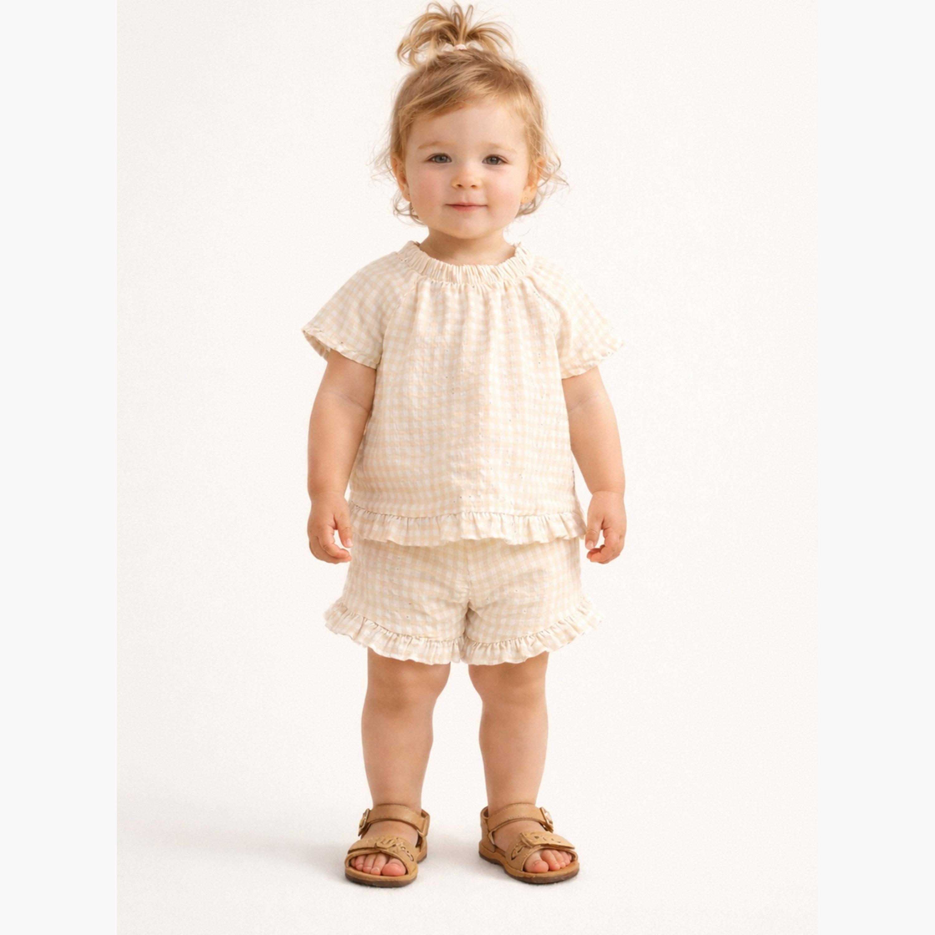 مجموعة من شورت وبلوزة بتفاصيل كشكش كاروهات-girls-clothing-setsandcoords-image-2