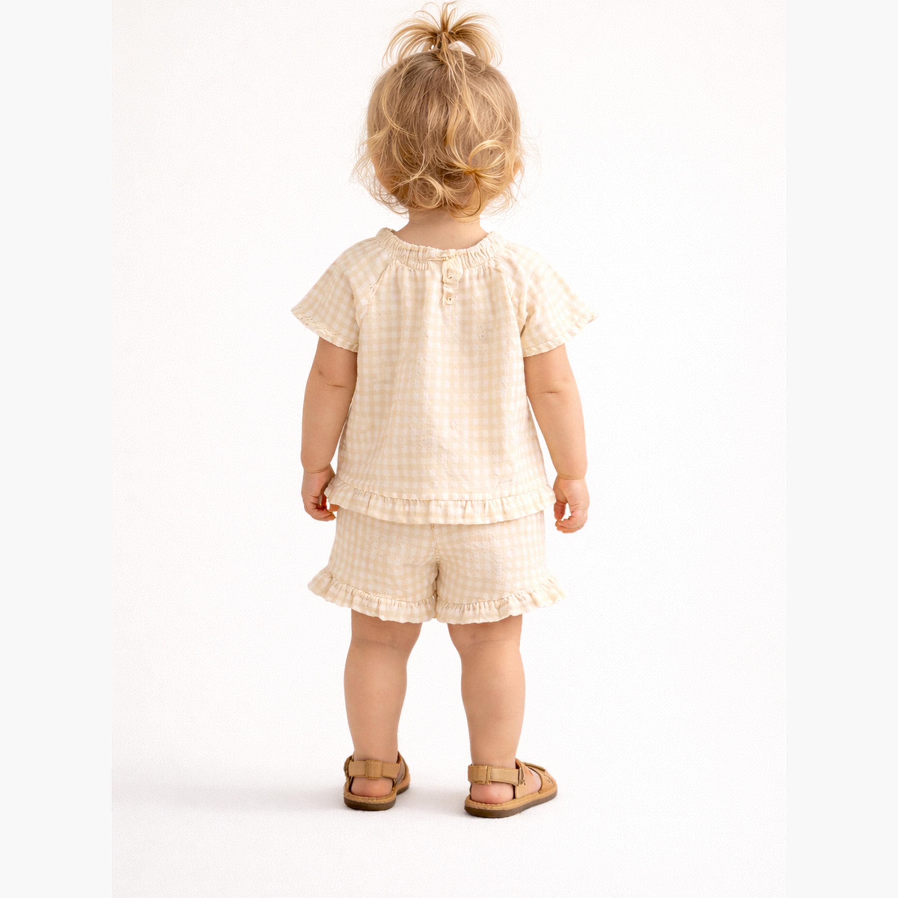 مجموعة من شورت وبلوزة بتفاصيل كشكش كاروهات-girls-clothing-setsandcoords-image-3