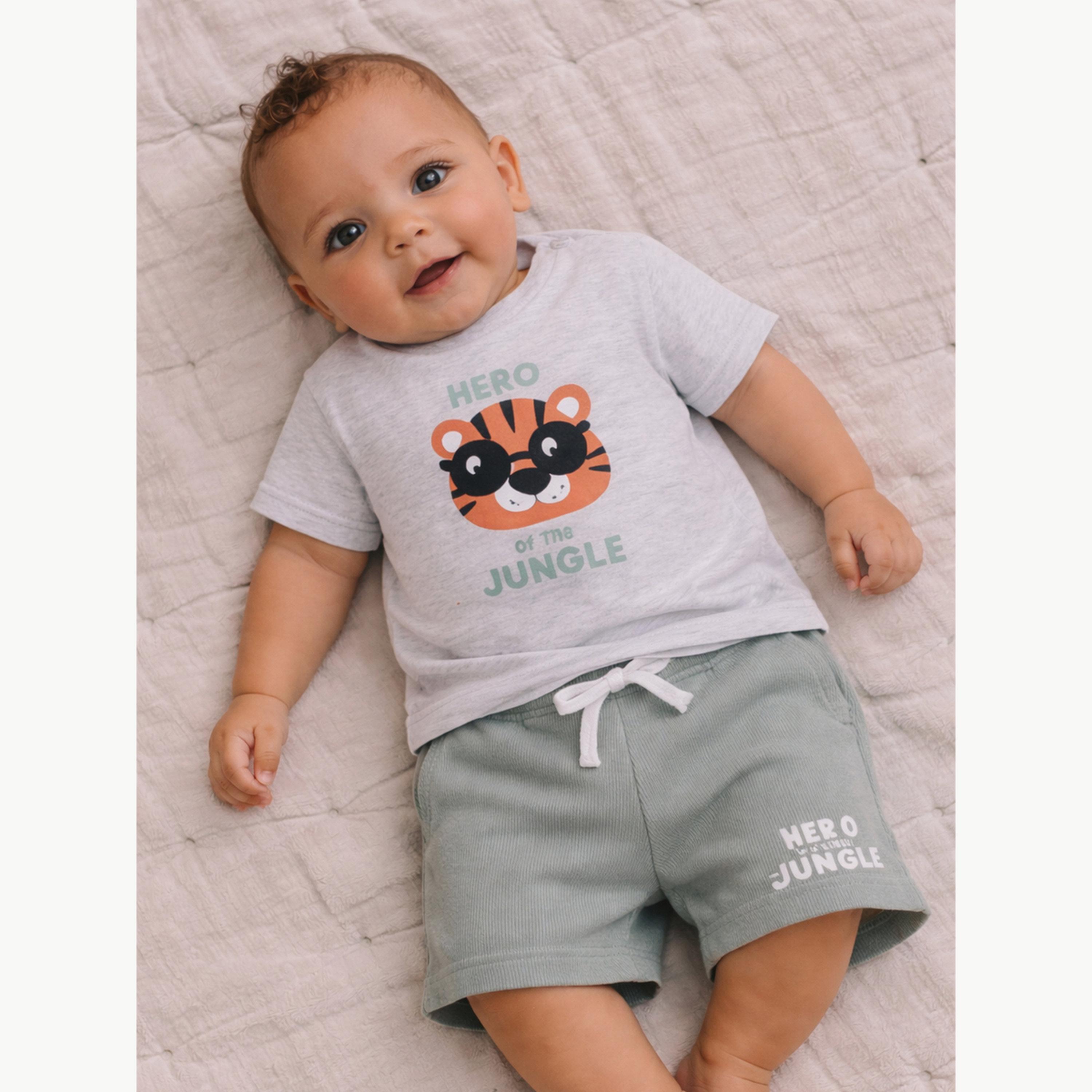 مجموعة من شورت وتيشيرت بطبعة جرافيك للأولاد الرضع-boys-clothing-setsandcoords-image-2