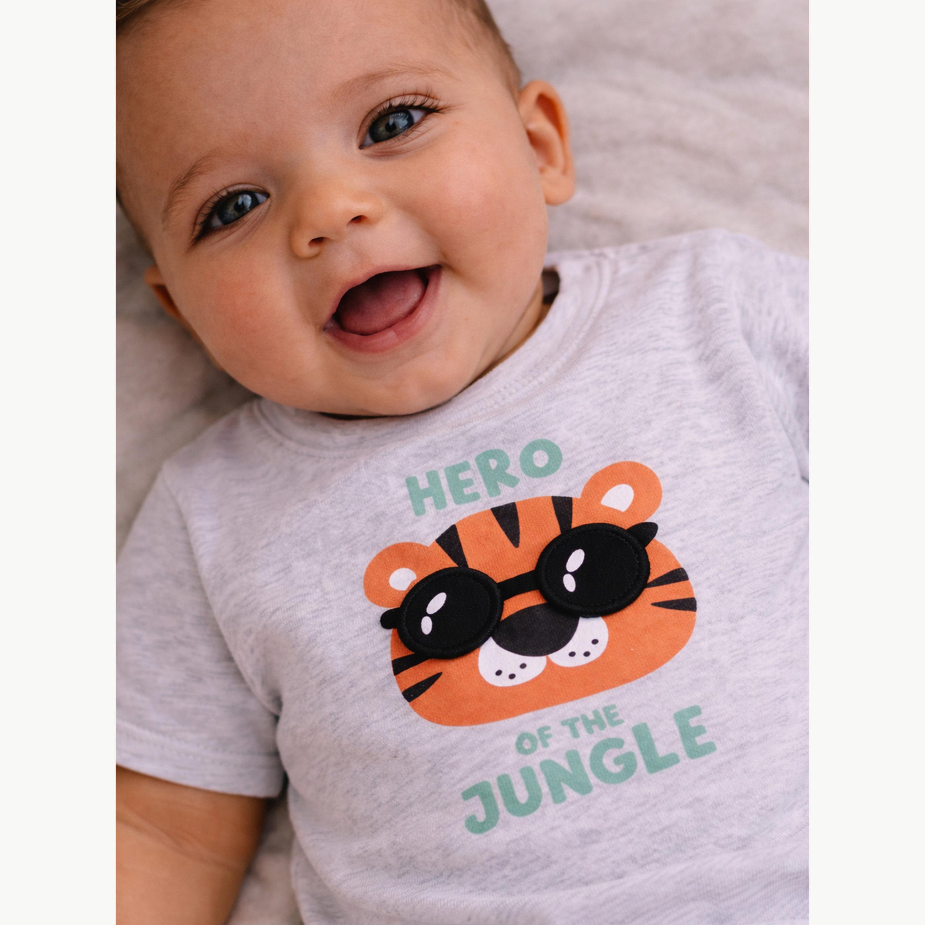 مجموعة من شورت وتيشيرت بطبعة جرافيك للأولاد الرضع-boys-clothing-setsandcoords-image-4