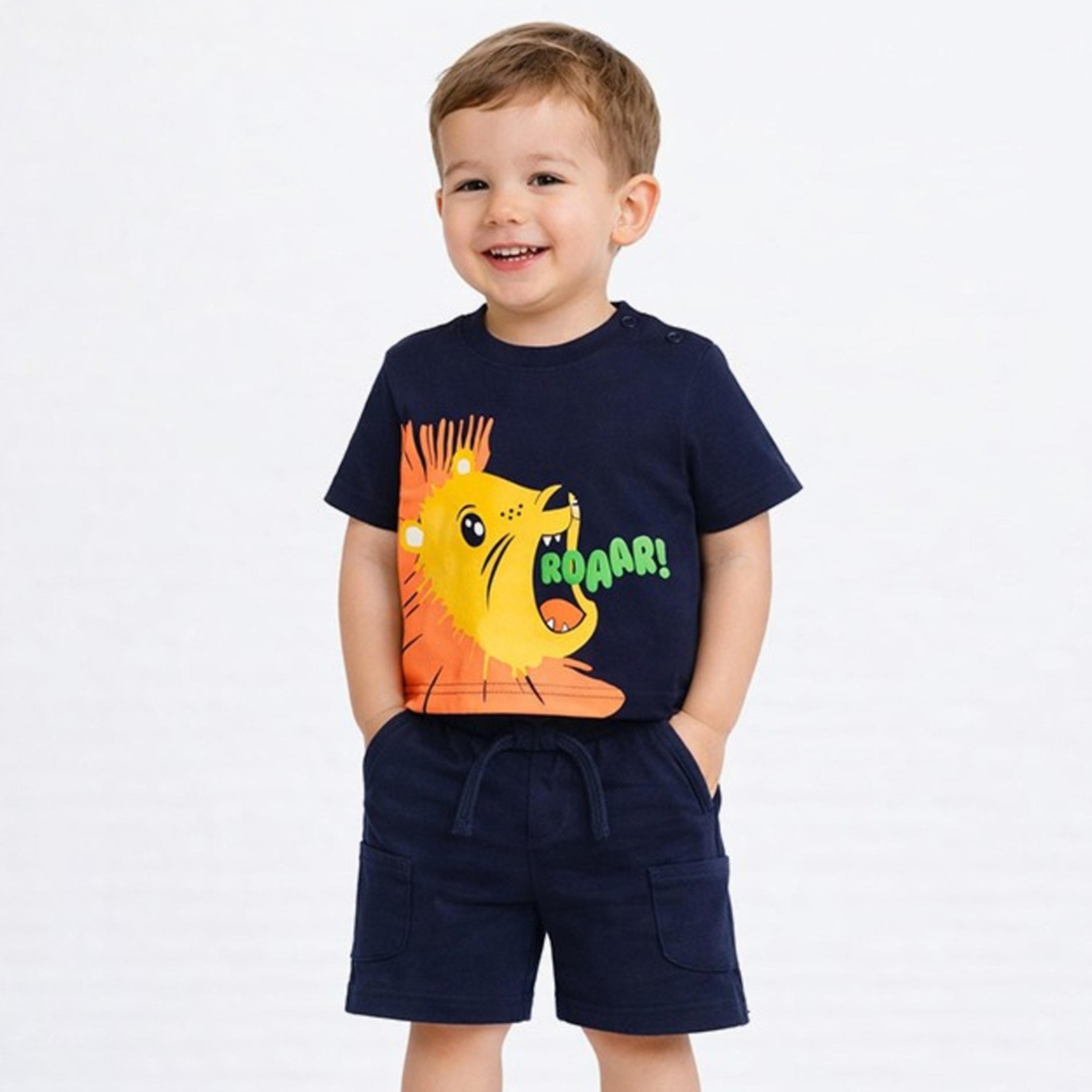 مجموعة من شورت وتيشيرت بياقة دائرية بطبعة-boys-clothing-setsandcoords-image-1