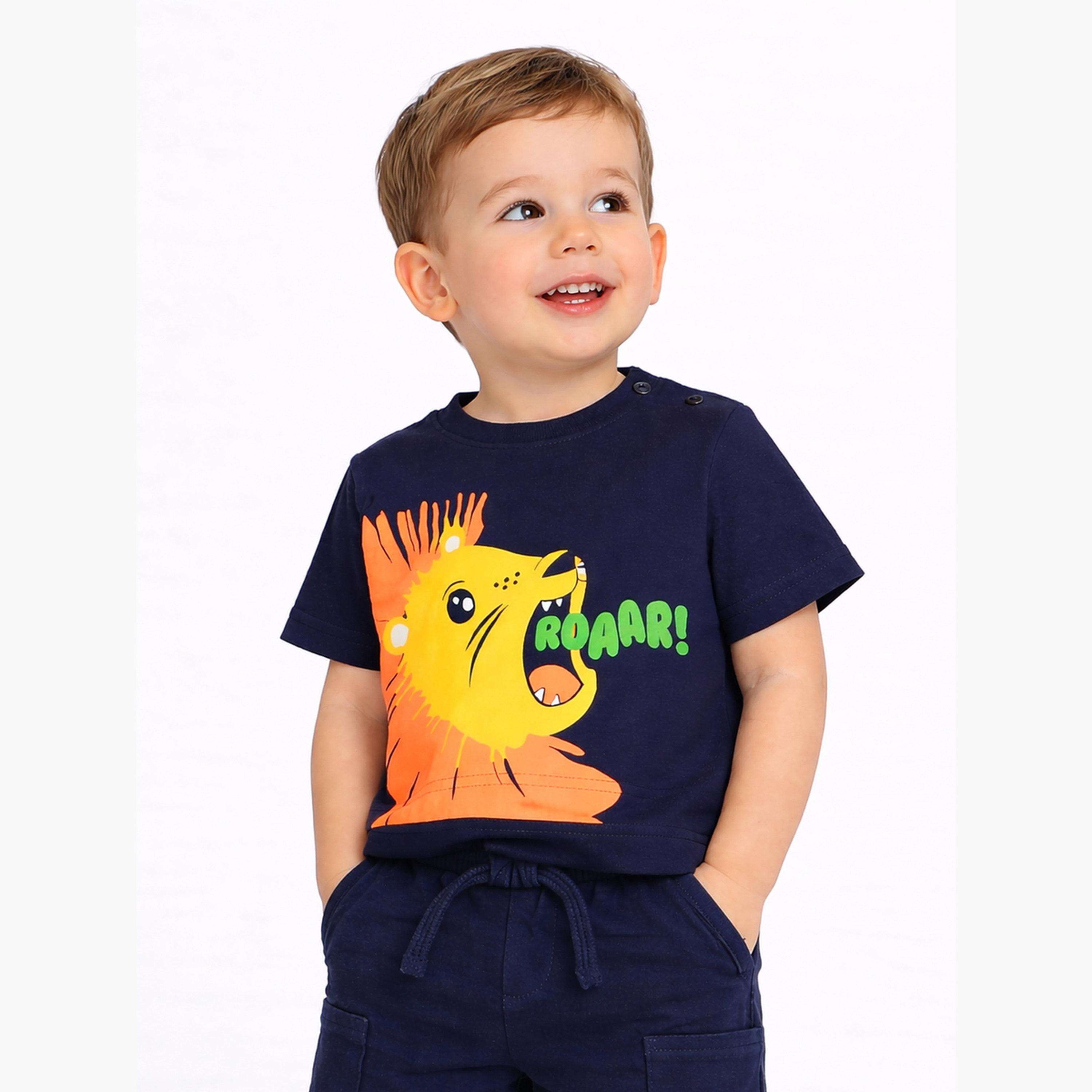 مجموعة من شورت وتيشيرت بياقة دائرية بطبعة-boys-clothing-setsandcoords-image-3