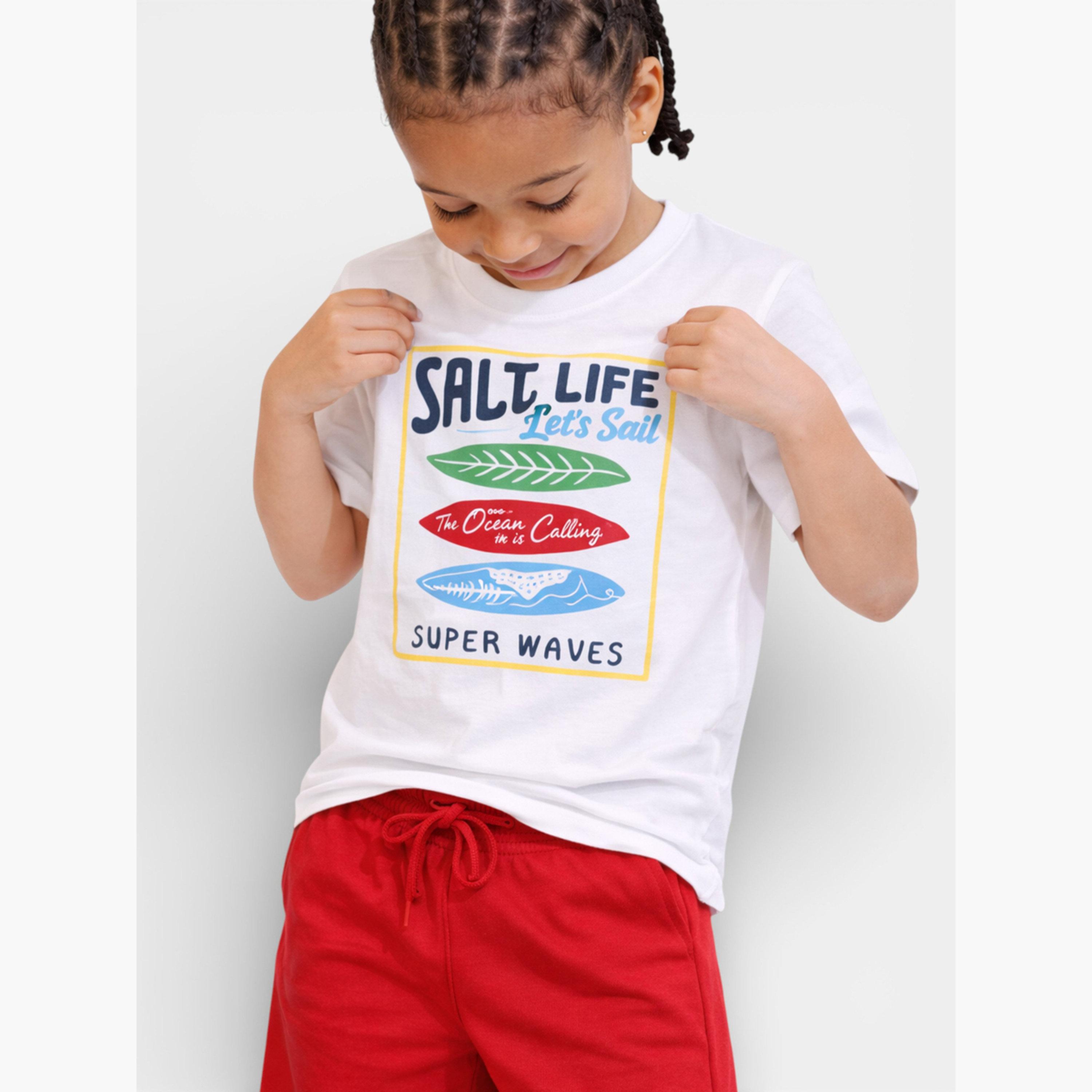 مجموعة من شورت وتيشيرت بطبعة جرافيك-boys-clothing-setsandcoords-image-3