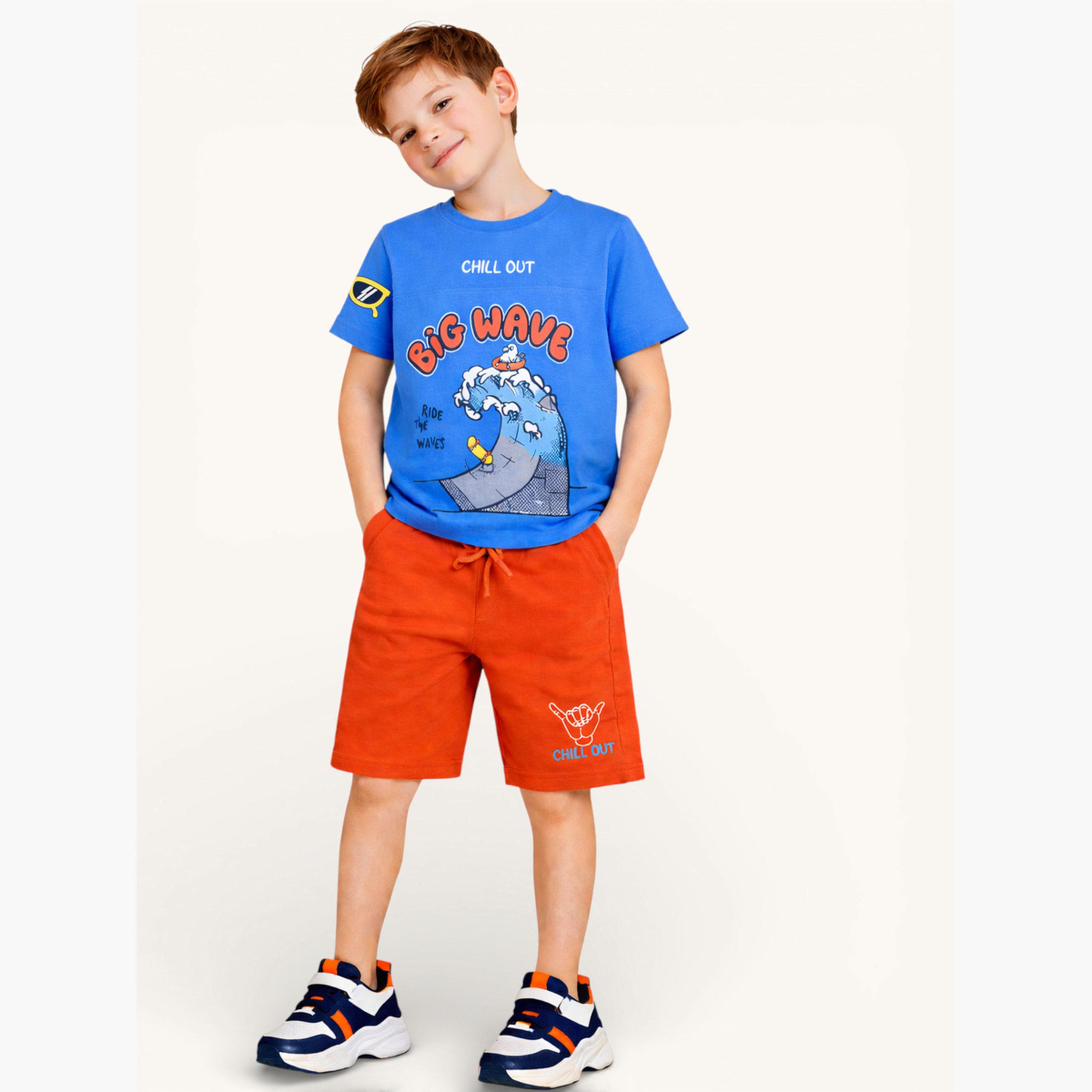 مجموعة من شورت وتيشيرت بطبعة جرافيك-boys-clothing-setsandcoords-image-2