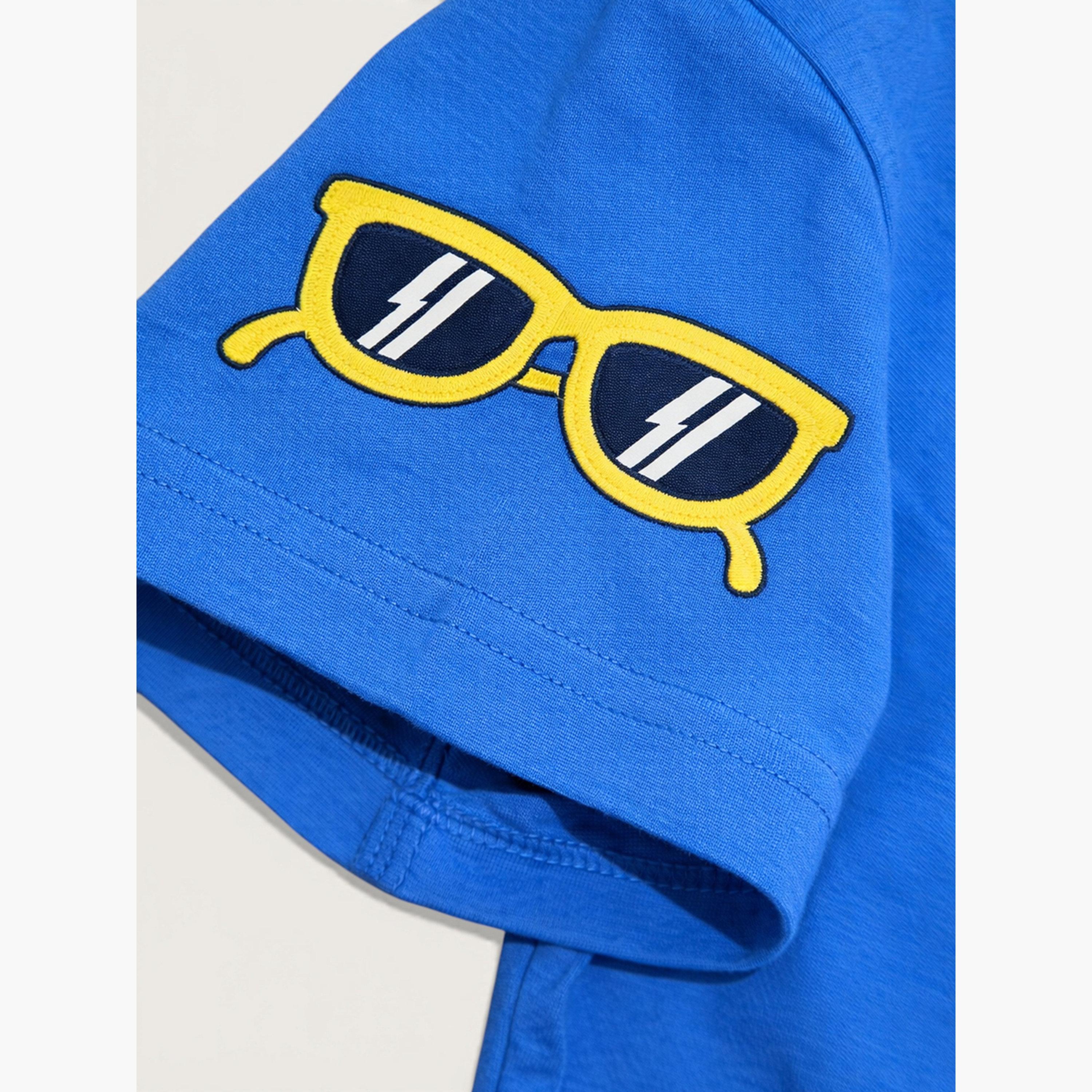 مجموعة من شورت وتيشيرت بطبعة جرافيك-boys-clothing-setsandcoords-image-4