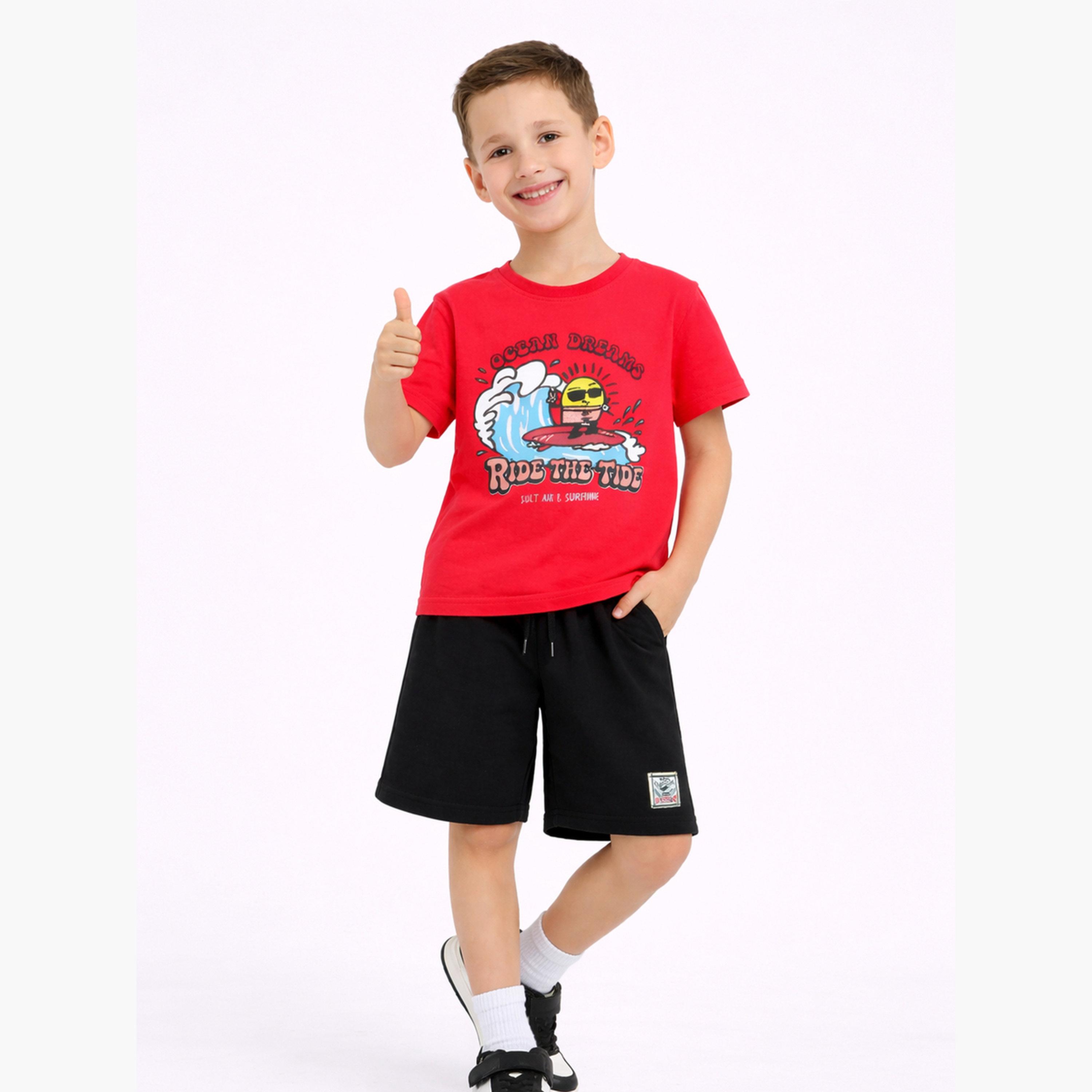 مجموعة من شورت وتيشيرت بطبعة جرافيك-boys-clothing-setsandcoords-image-2