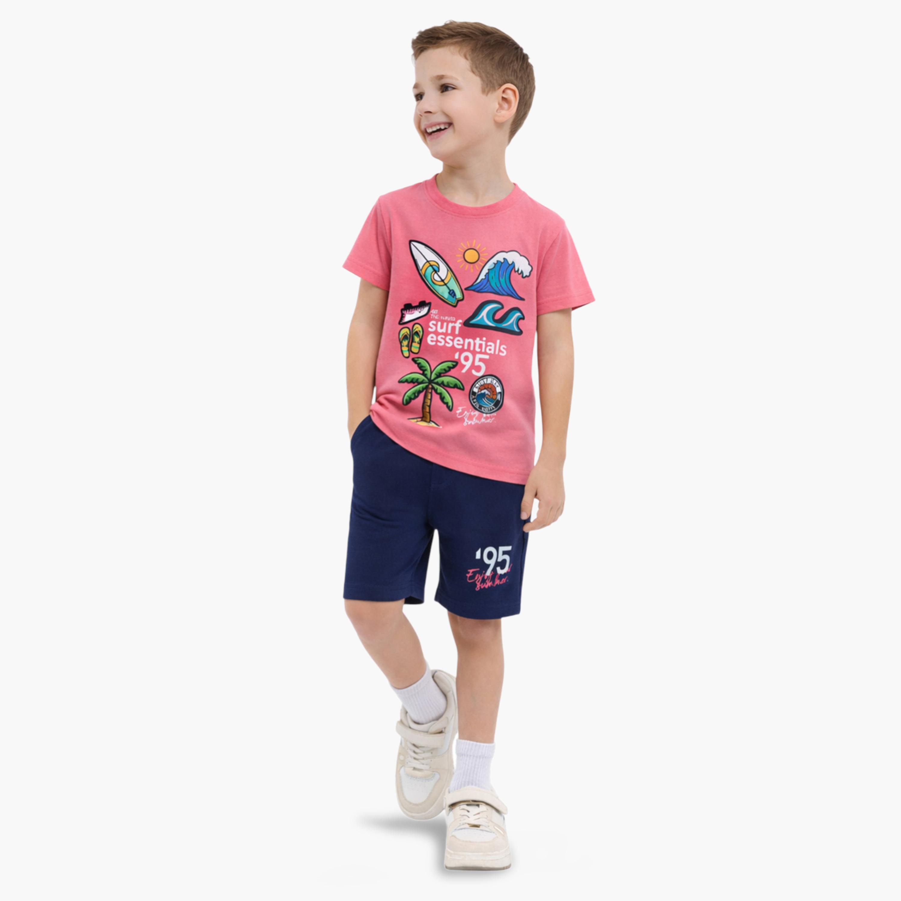 مجموعة من شورت وتيشيرت بطبعة جرافيك-boys-clothing-setsandcoords-image-3