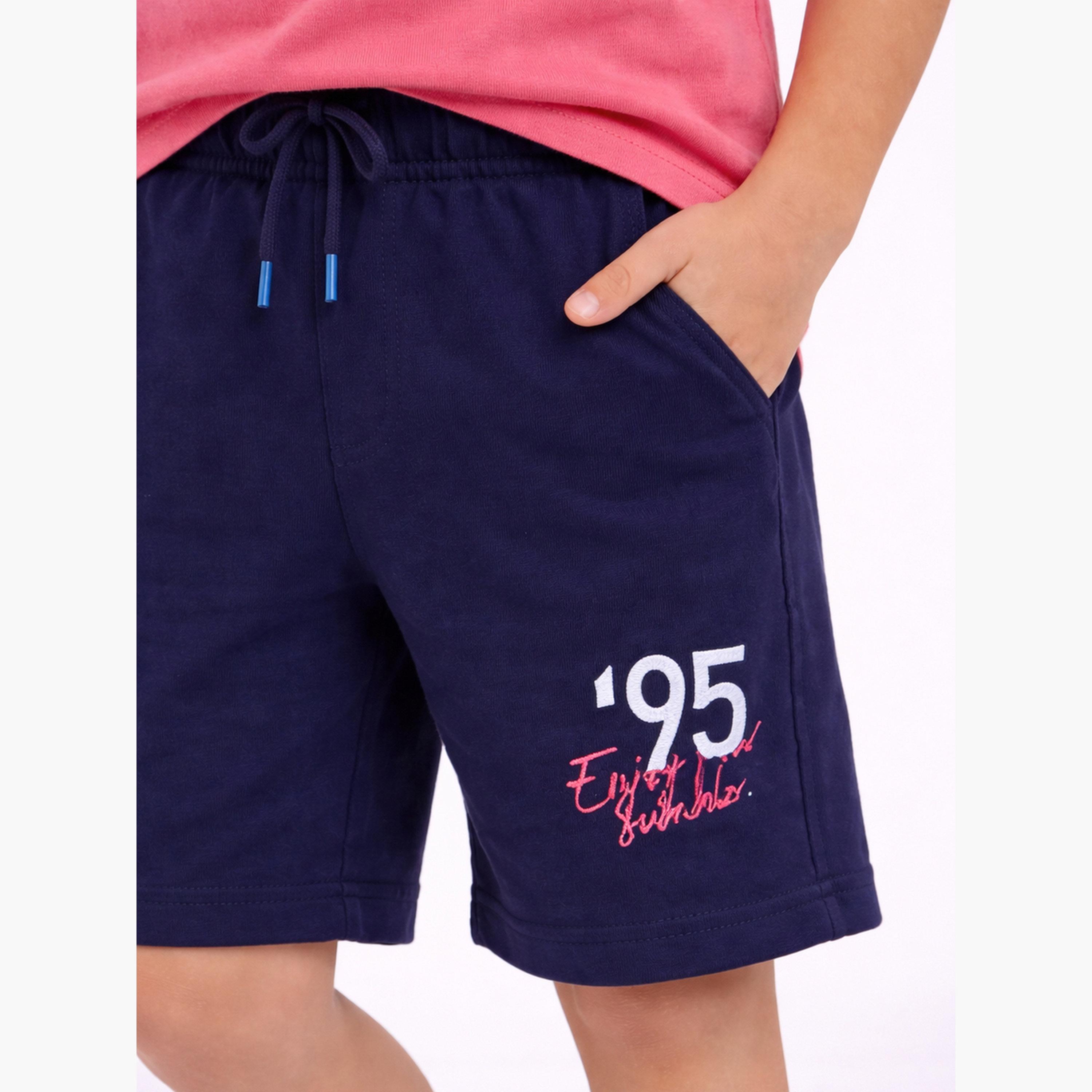 مجموعة من شورت وتيشيرت بطبعة جرافيك-boys-clothing-setsandcoords-image-4