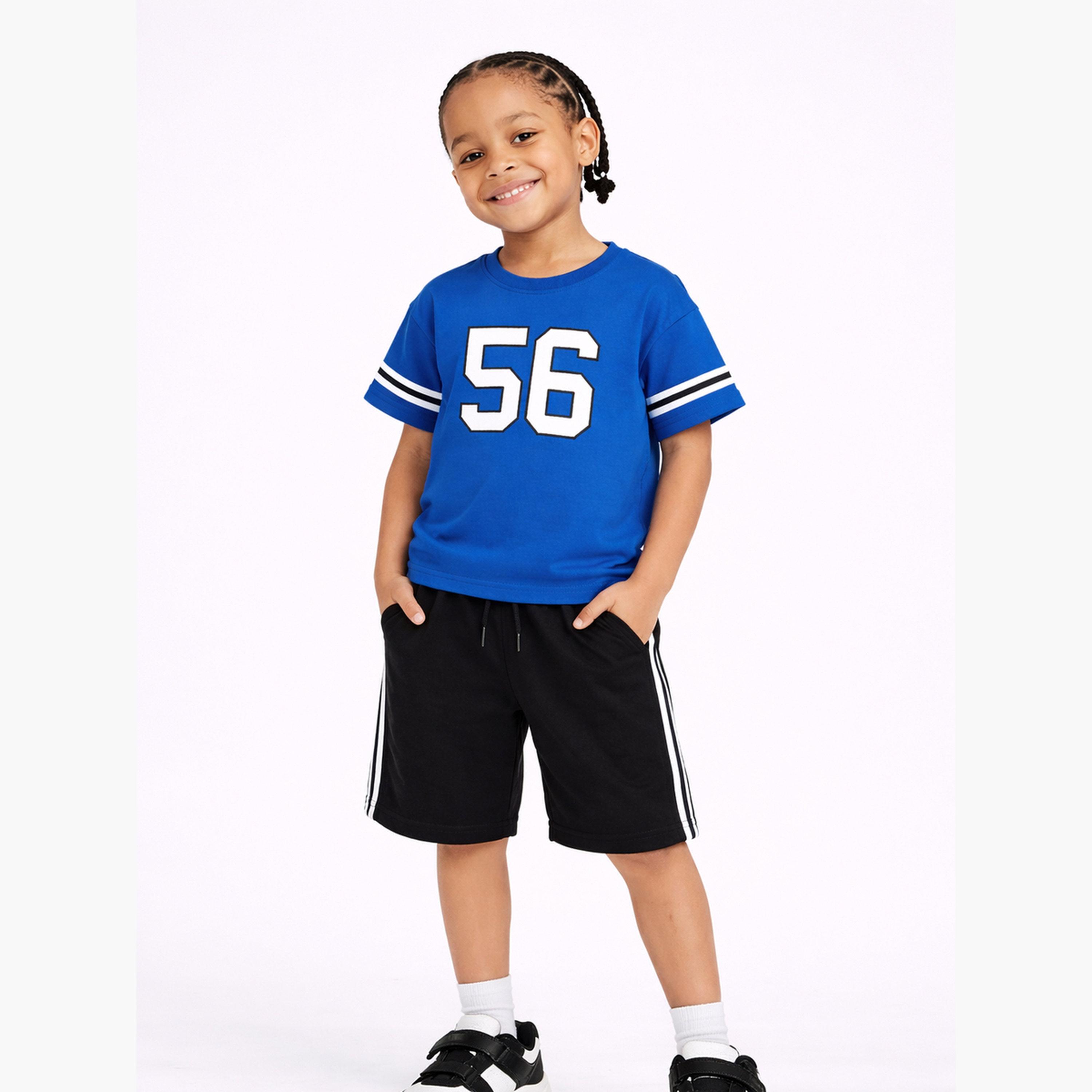 مجموعة من شورت وتيشيرت بطبعة جرافيك-boys-clothing-setsandcoords-image-2