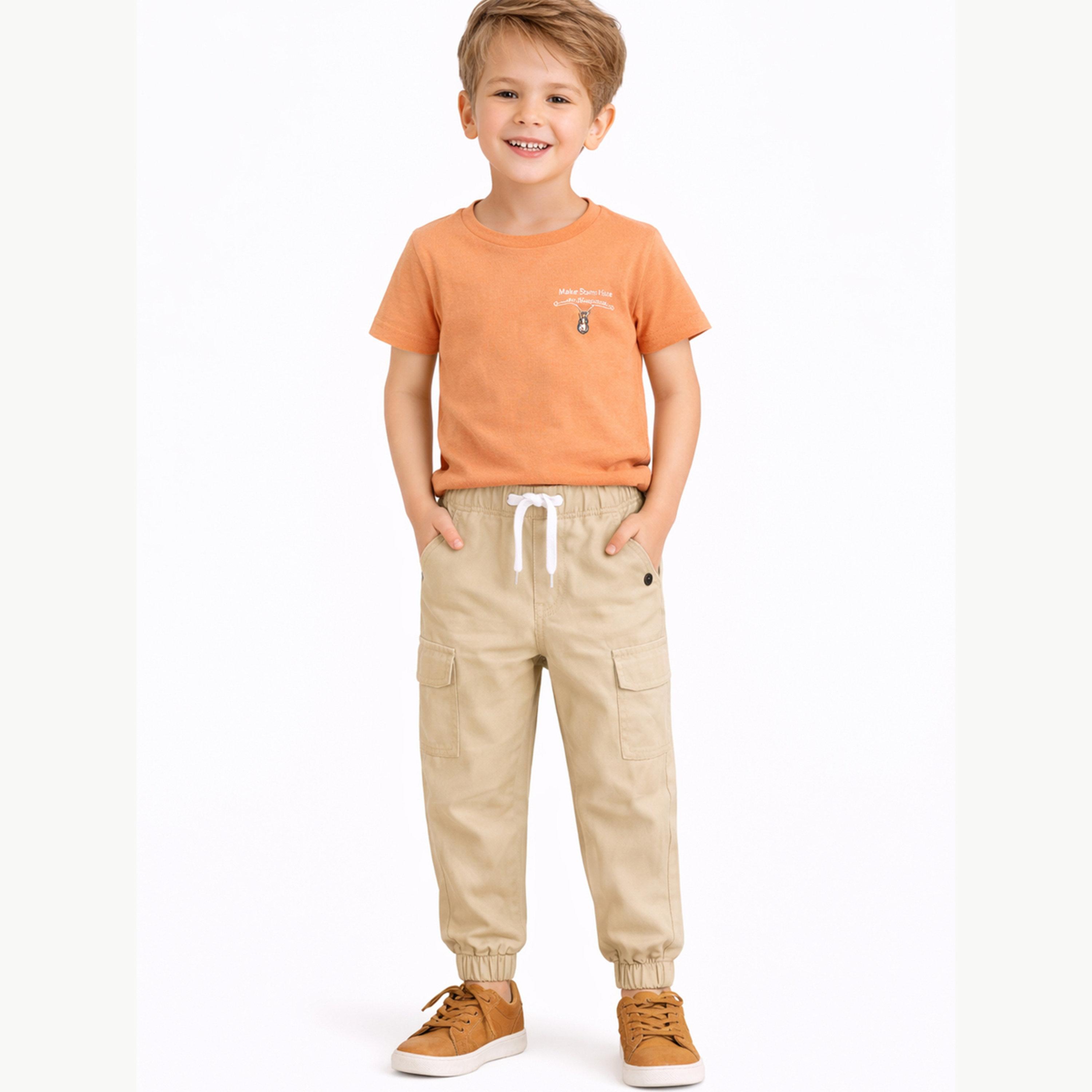 مجموعة من جوغر بجيوب كارجو وتيشيرت بطبعة جرافيك للأولاد-boys-clothing-setsandcoords-image-2