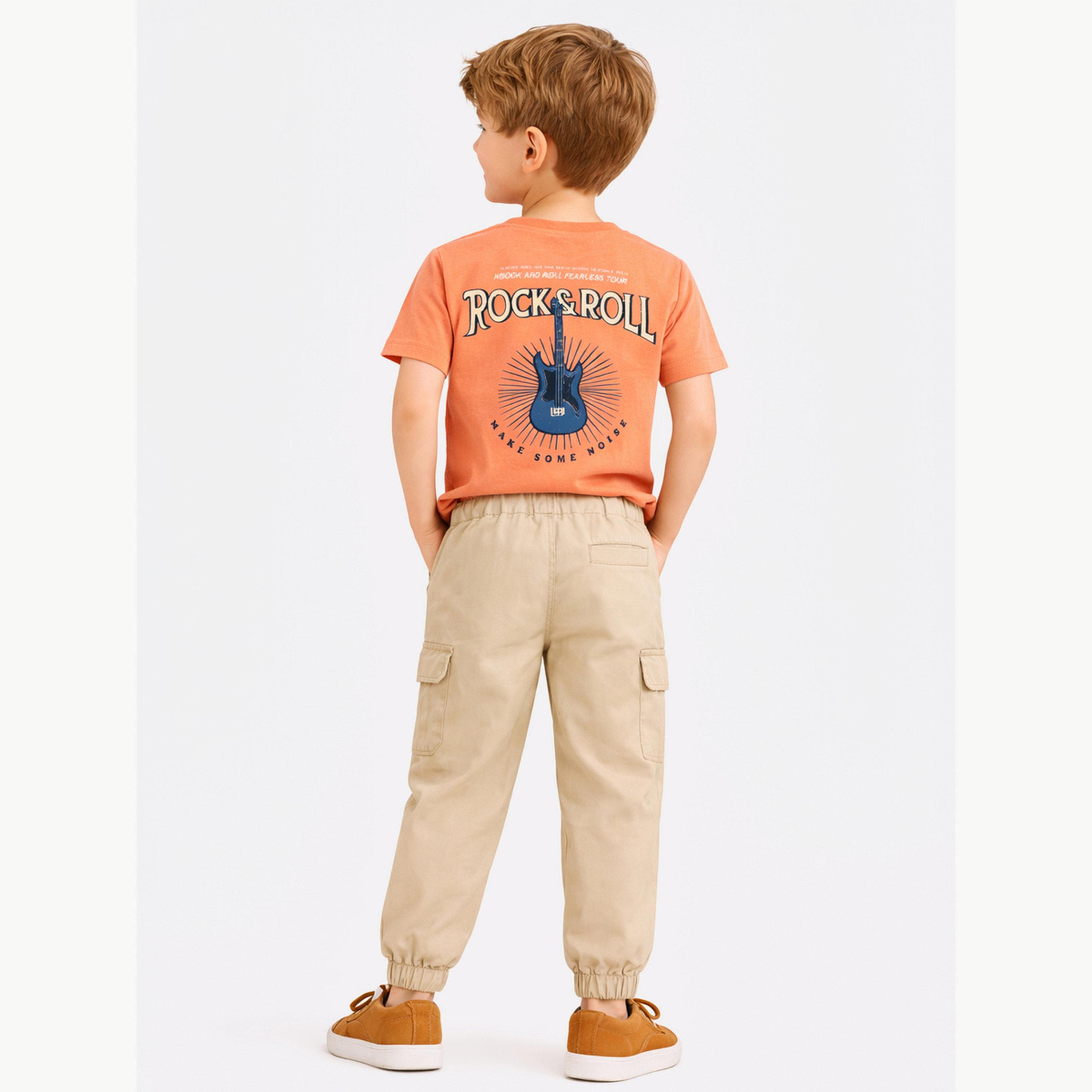 مجموعة من جوغر بجيوب كارجو وتيشيرت بطبعة جرافيك للأولاد-boys-clothing-setsandcoords-image-3