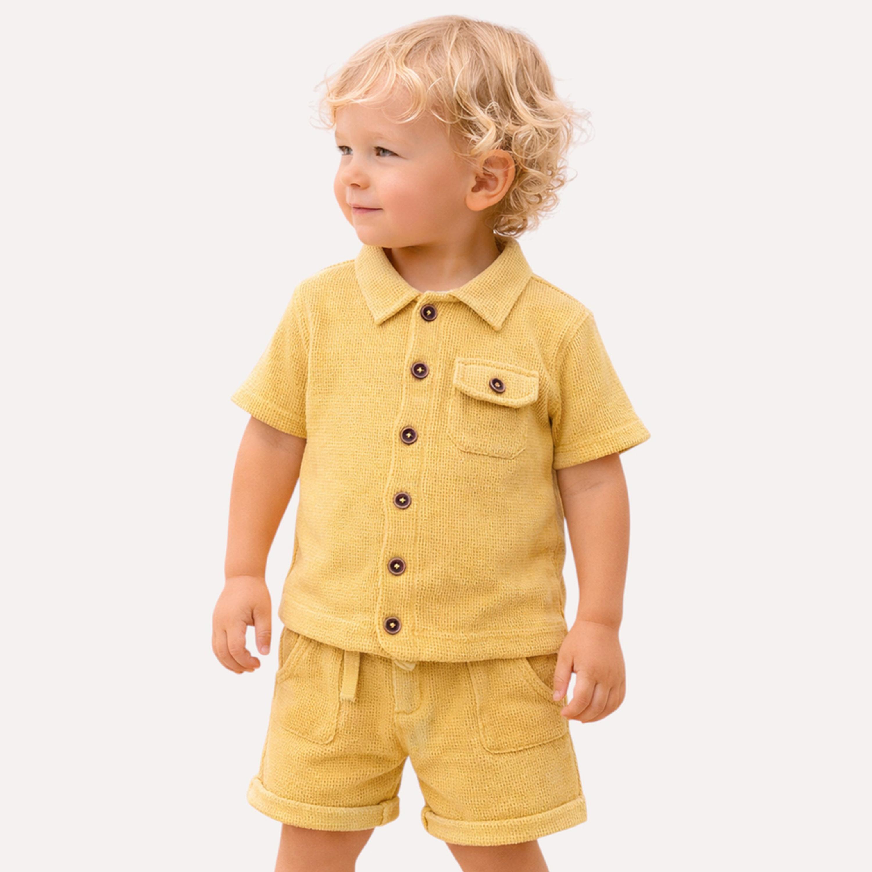 مجموعة من شورت بحافة مطوية وقميص محبوك سادة-boys-clothing-setsandcoords-image-1