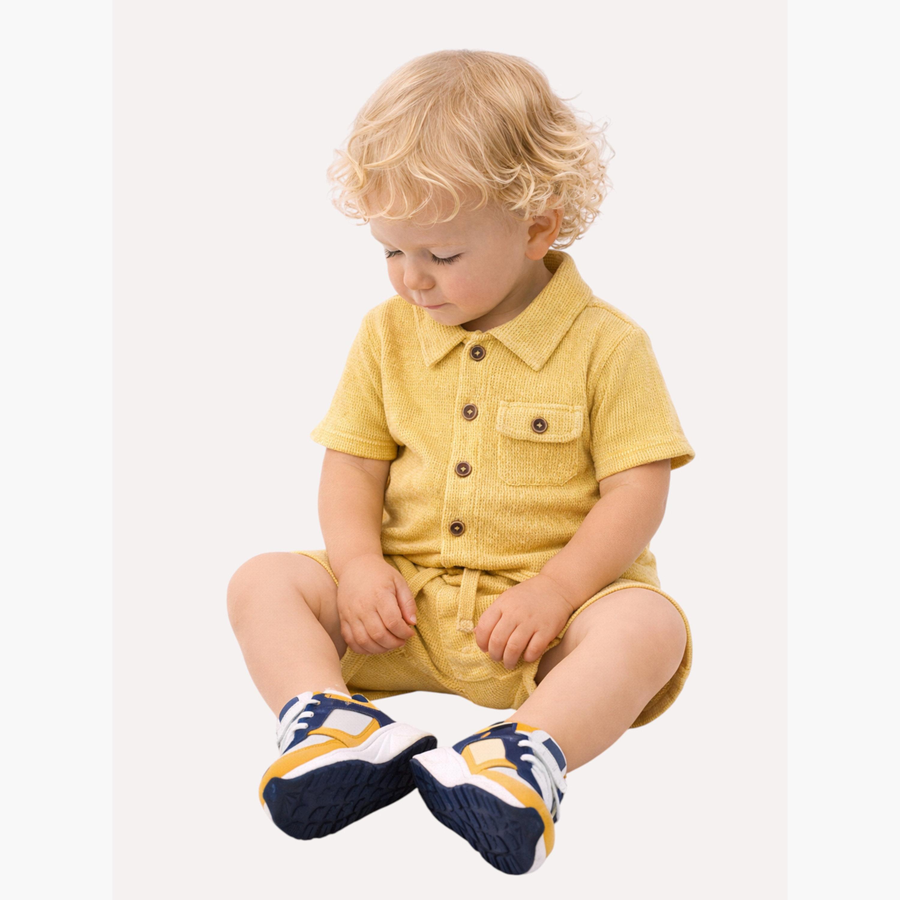 مجموعة من شورت بحافة مطوية وقميص محبوك سادة-boys-clothing-setsandcoords-image-3