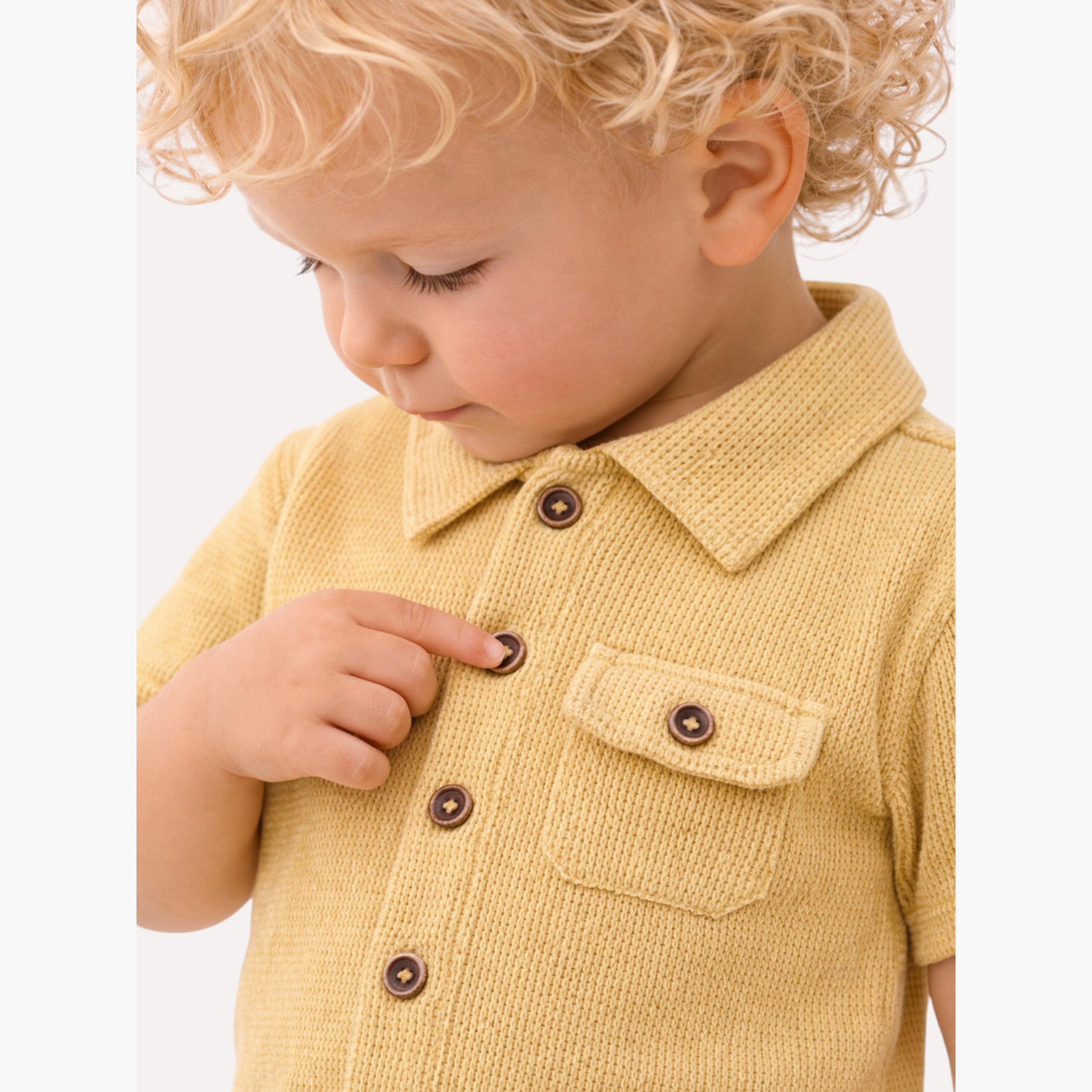 مجموعة من شورت بحافة مطوية وقميص محبوك سادة-boys-clothing-setsandcoords-image-4