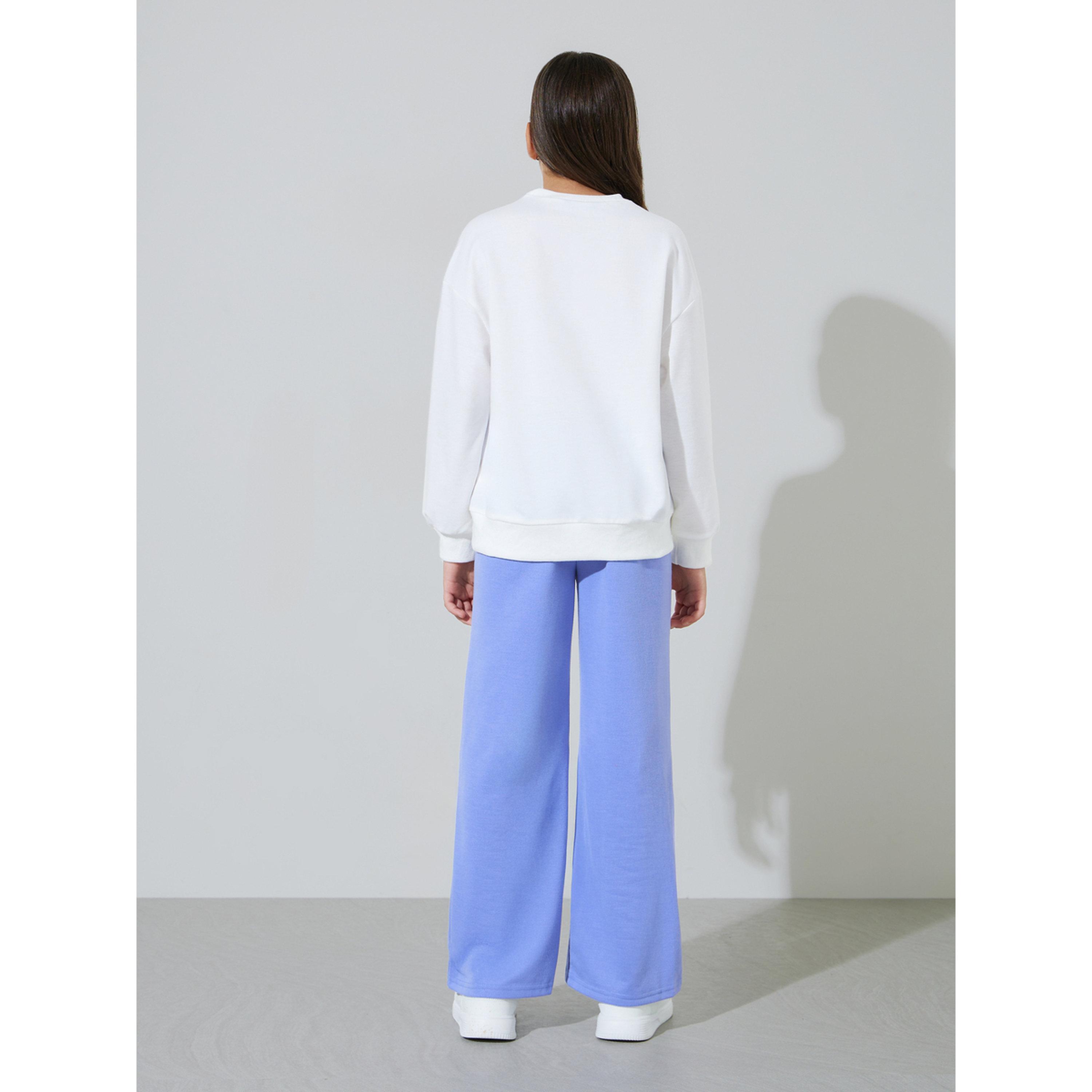 Styli Teen Girls Off White Graphic Print Sweatshirt and Blue Straight Leg Pants Set-girls-clothing-setsandcoords-image-3