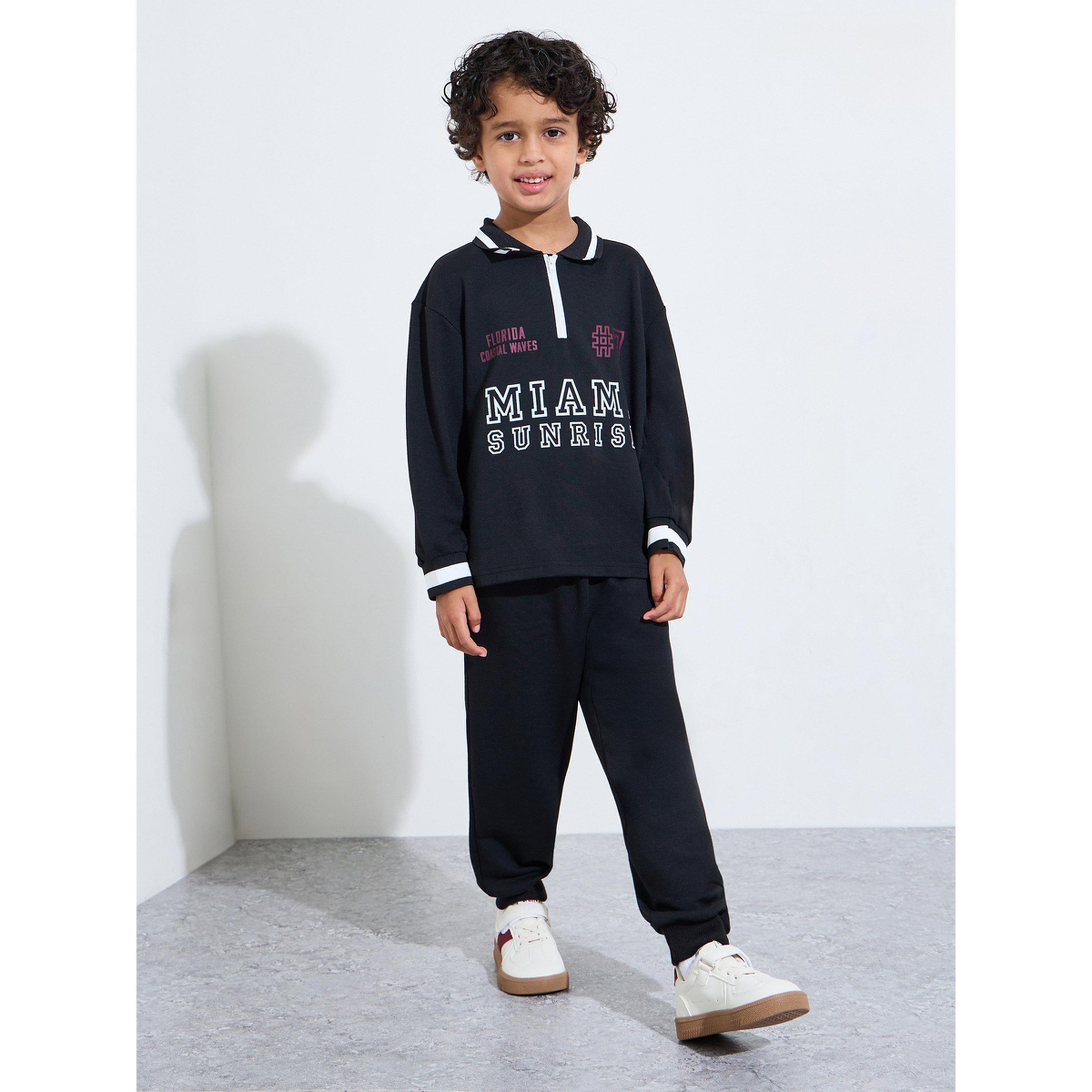 مجموعة من بنطال جوغر وتيشيرت بولو بتفاصيل متباينة وطبعة غرافيك للأولاد-boys-clothing-setsandcoords-image-1