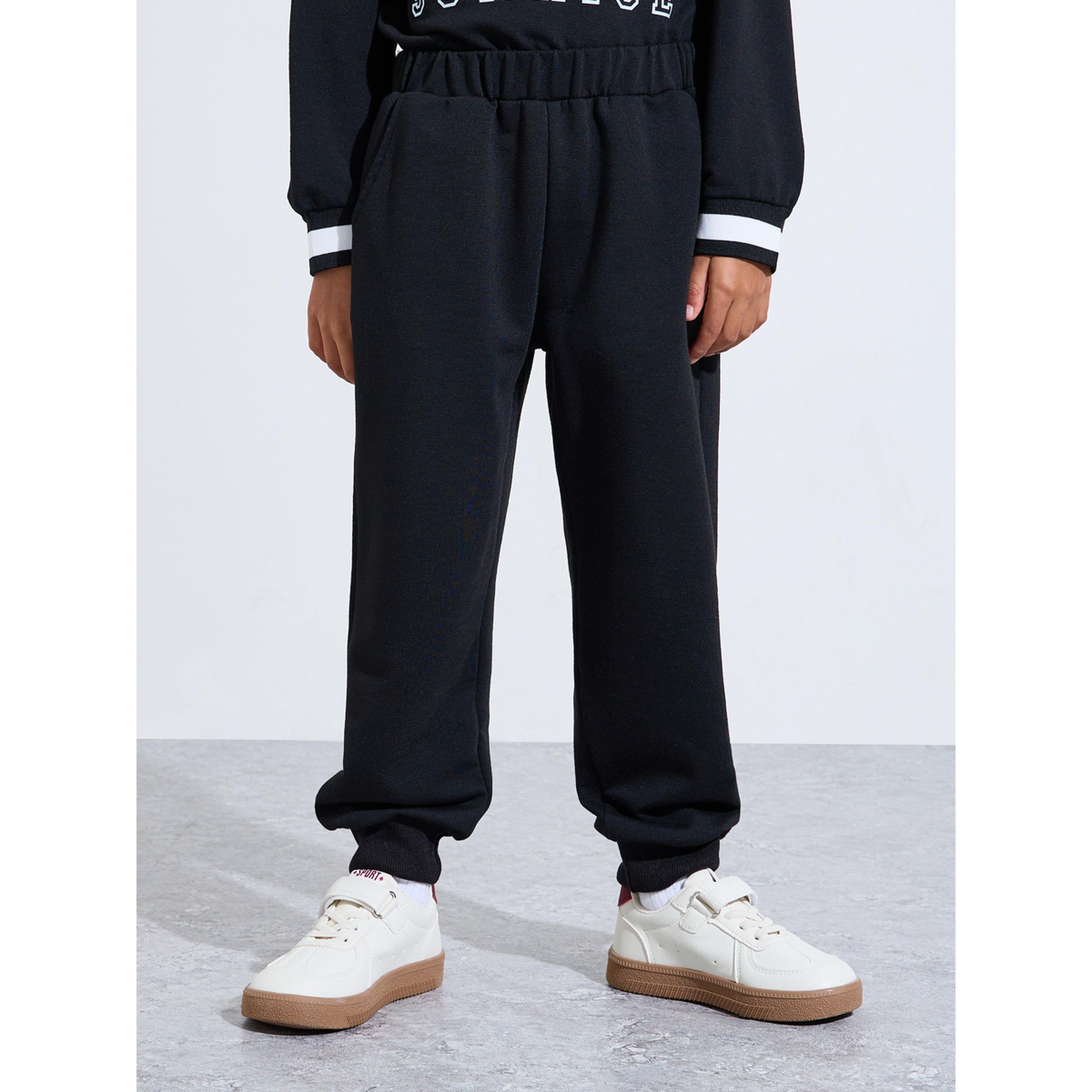 مجموعة من بنطال جوغر وتيشيرت بولو بتفاصيل متباينة وطبعة غرافيك للأولاد-boys-clothing-setsandcoords-image-4
