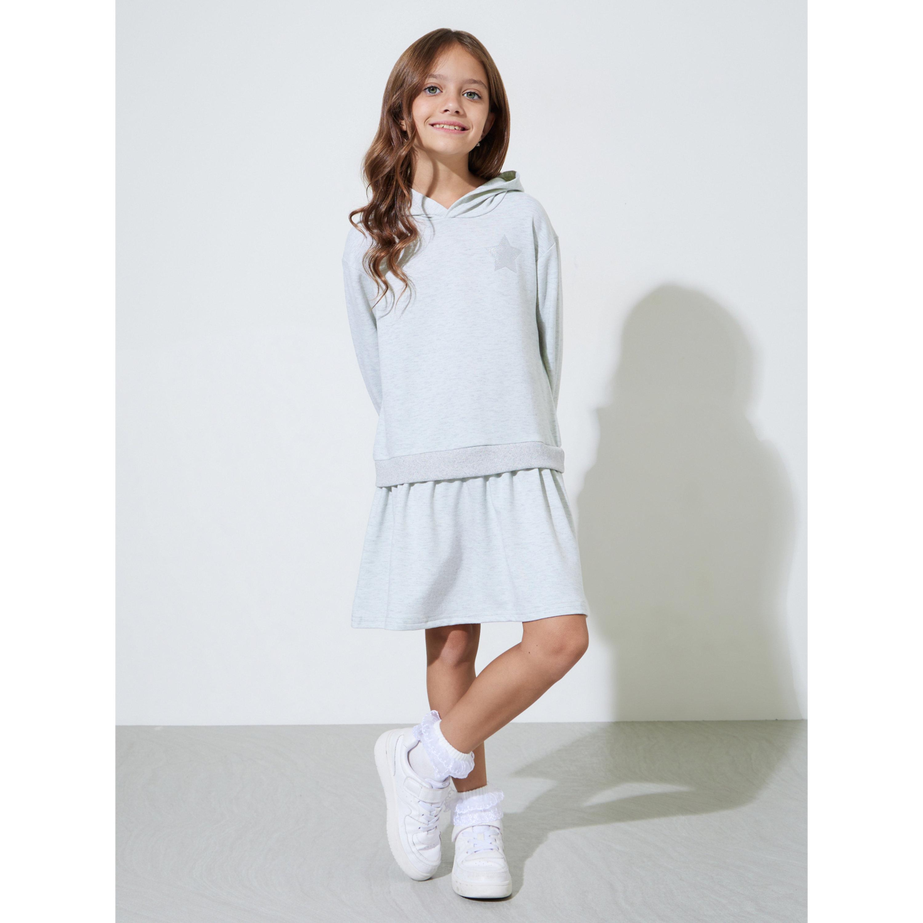 فستان ميدي بقبعة بطبعة نجوم وقصة عادية للبنات باللون الرمادي-girls-clothing-dressesandjumpsuits-image-1