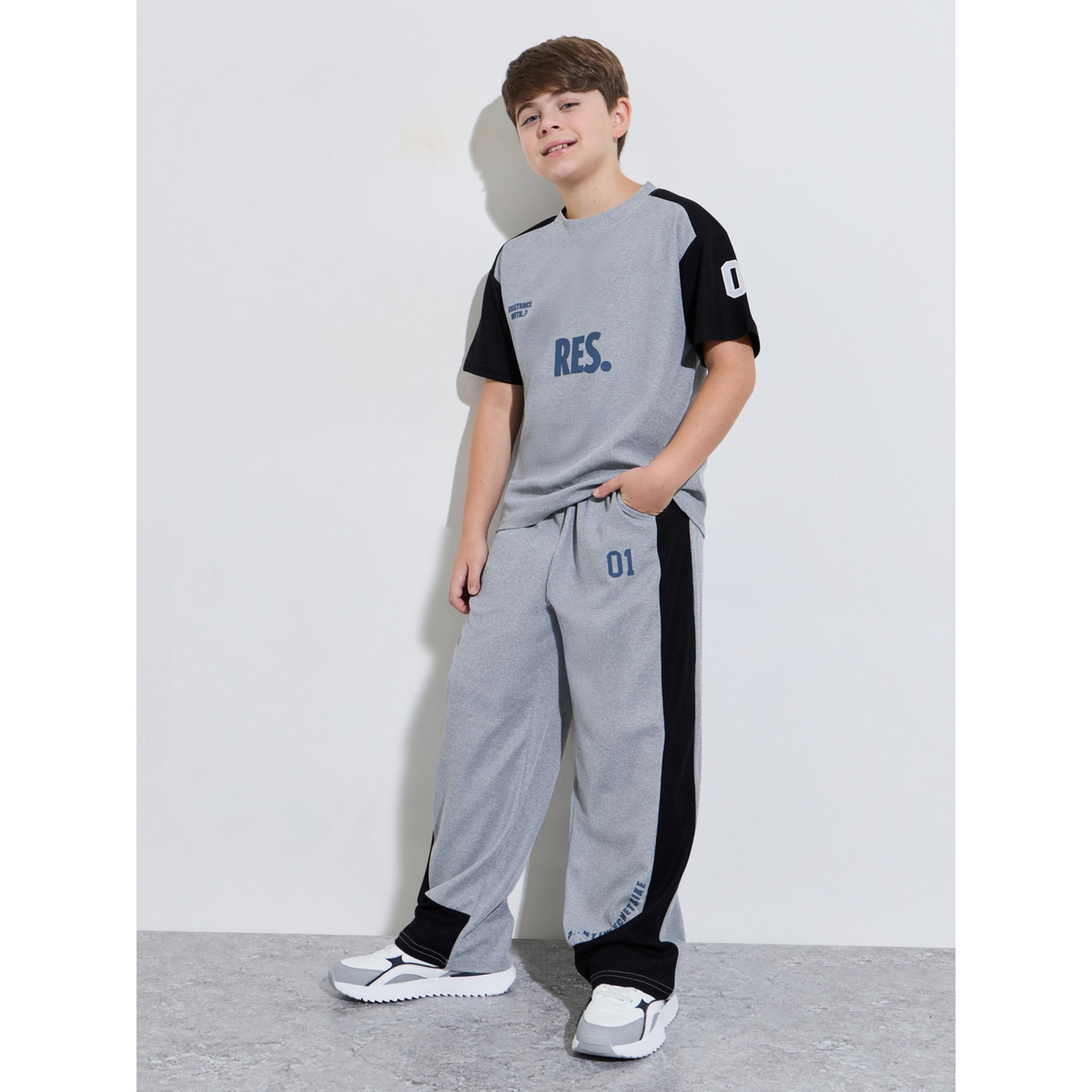 طقم من جوغر وتيشيرت بأكمام قصيرة وطبعة جرافيك رمادي للأولاد المراهقين-boys-clothing-setsandcoords-image-1