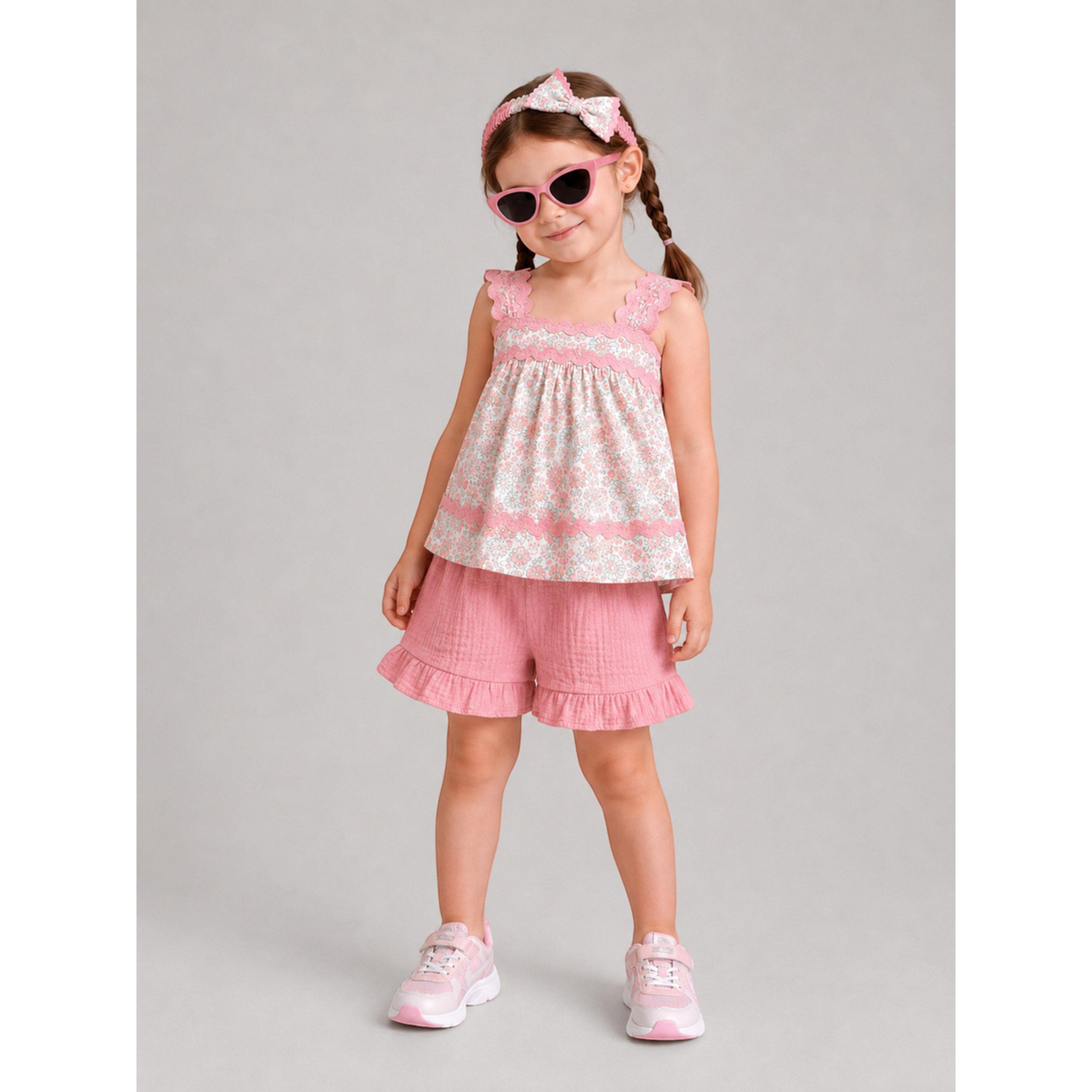 مجموعة من شورت وبلوزة قطن بدون أكمام وشريط رأس ونظارة للبنات 4 قطع-girls-clothing-setsandcoords-image-3