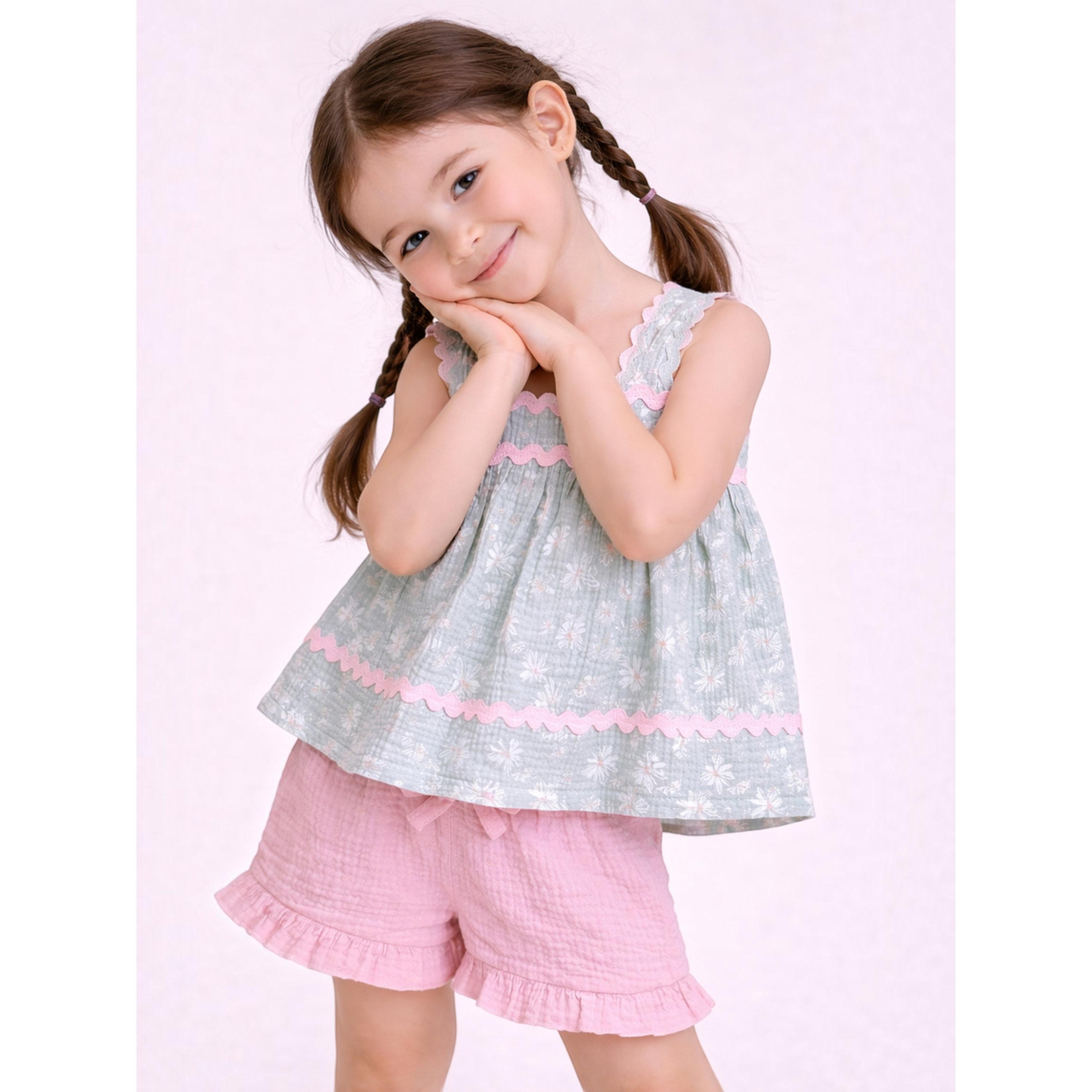 مجموعة من شورت وبلوزة قطن بدون أكمام وشريط رأس ونظارة للبنات 4 قطع-girls-clothing-setsandcoords-image-4