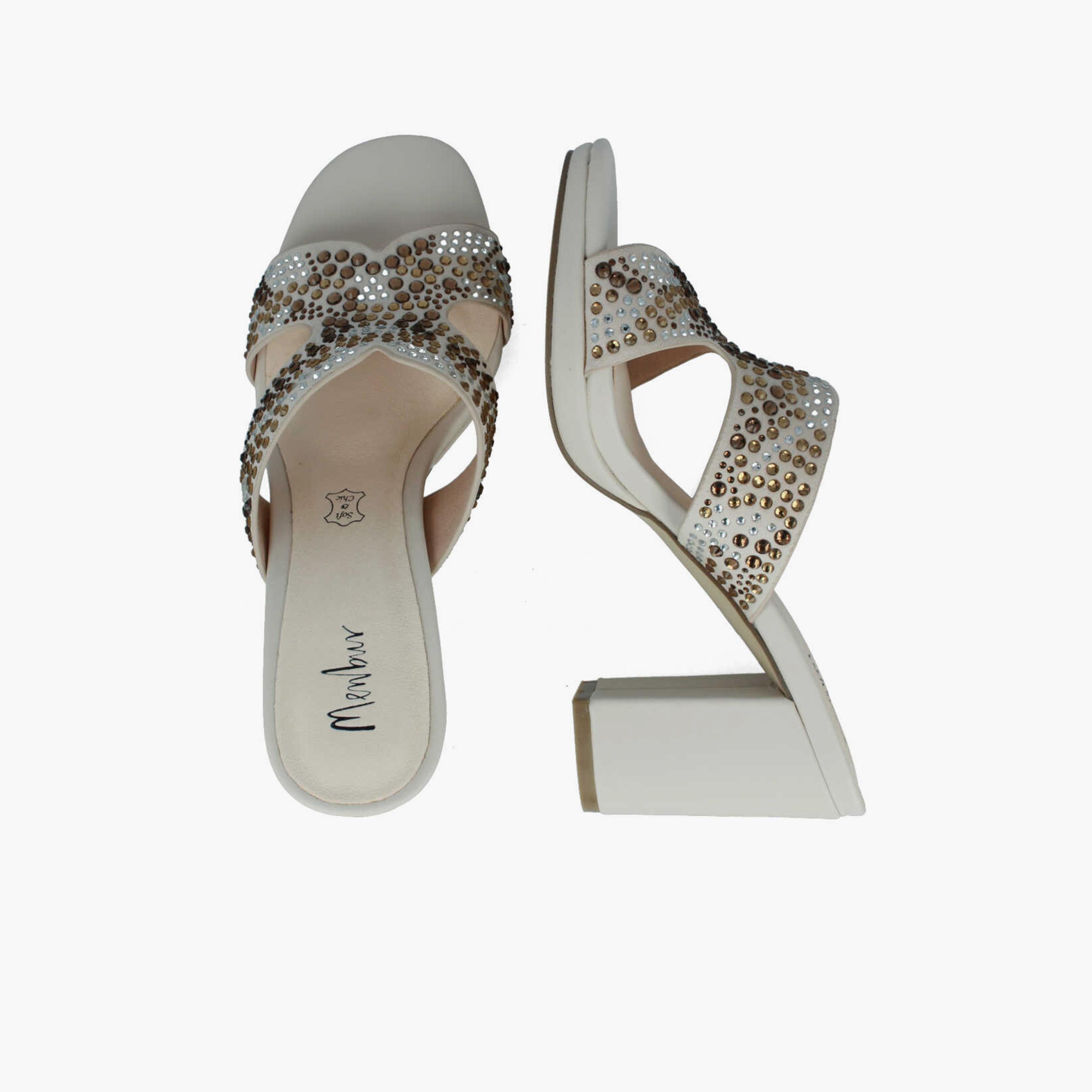 مينبور- حذاء نسائي بكعب مربع مزين بأحجار زينة | 22324-women-shoes-heels-image-3