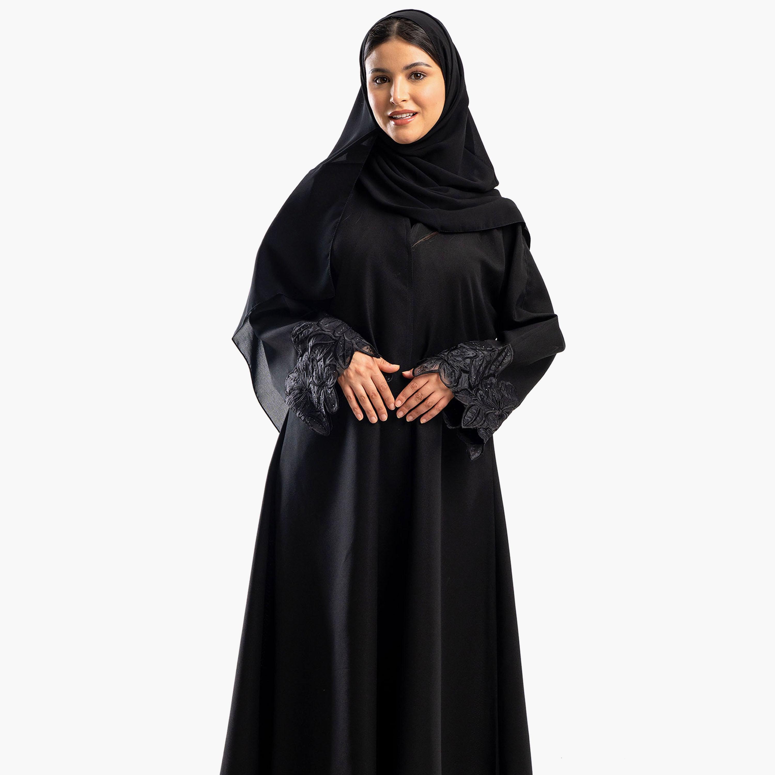 عباية نسائية سوداء مطرزة كلوش بأكمام واسعة مع طرحة من زاهيه-women-arabicclothing-abayas-image-1