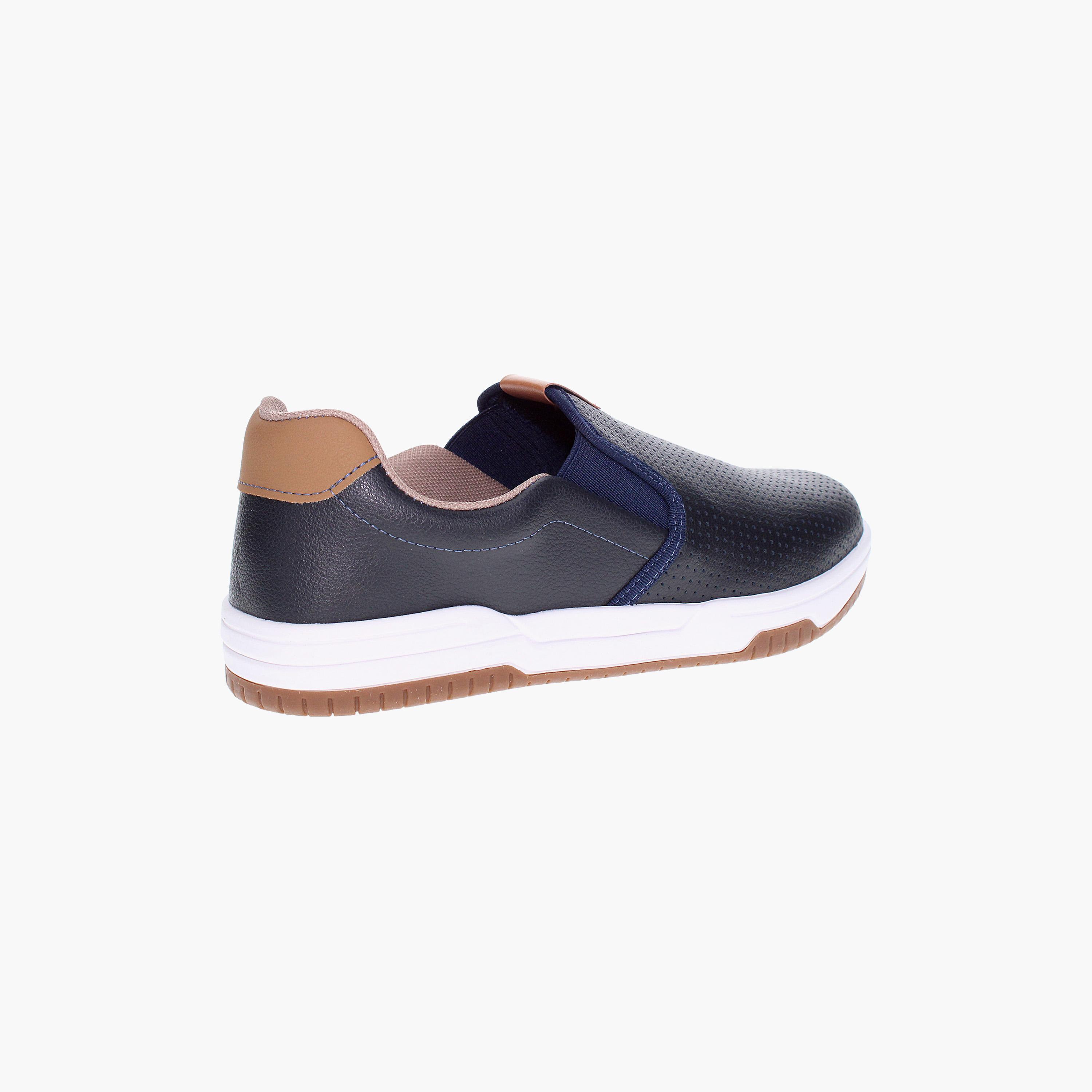 حذاء كاجوال ذو سليب آن للرجال من بي آر سبورت | 2269-100-26217-men-shoes-loafersandmoccasins-image-2