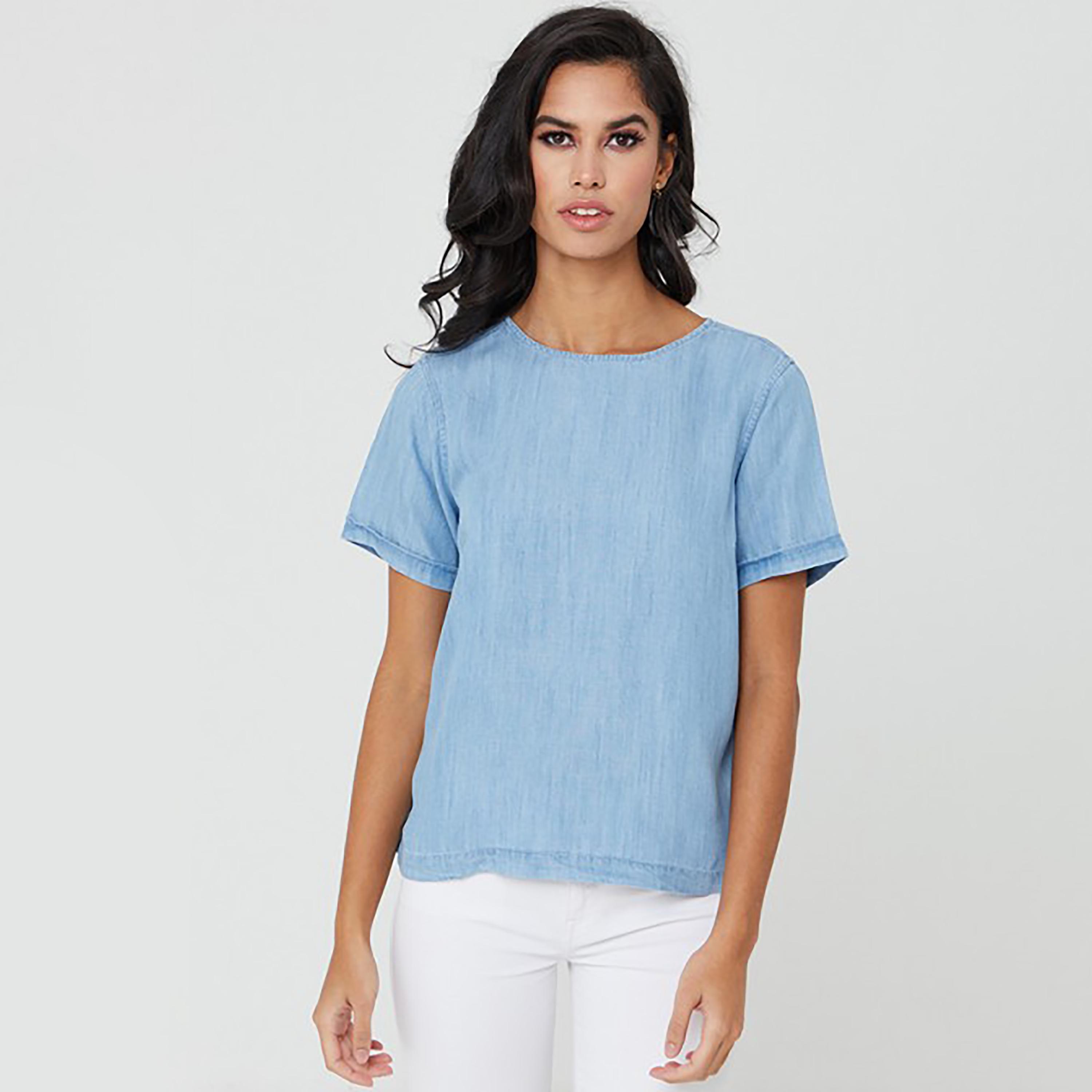 توب بأكمام قصيرة ورقبة قارب سادة  من ليفايز-women-clothing-shirtsandblouses-blouses-image-1