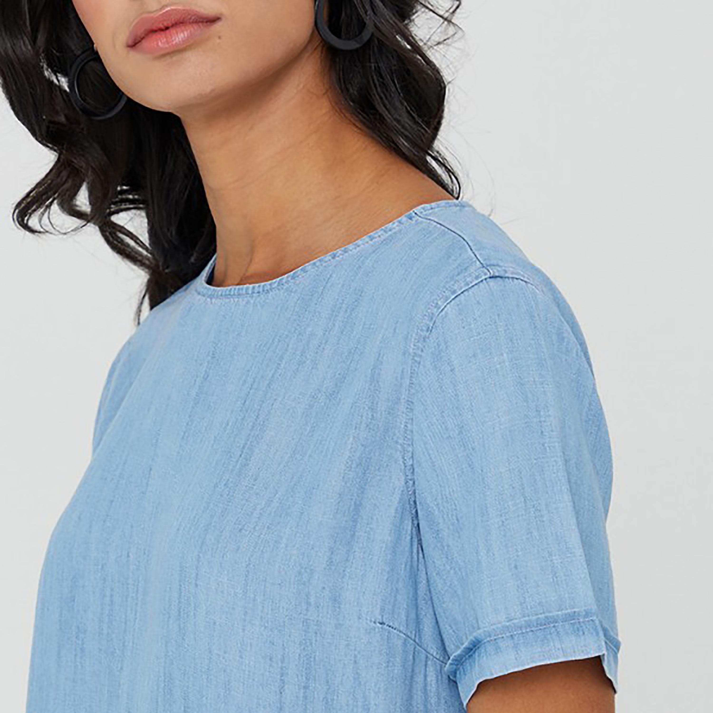 توب بأكمام قصيرة ورقبة قارب سادة  من ليفايز-women-clothing-shirtsandblouses-blouses-image-3