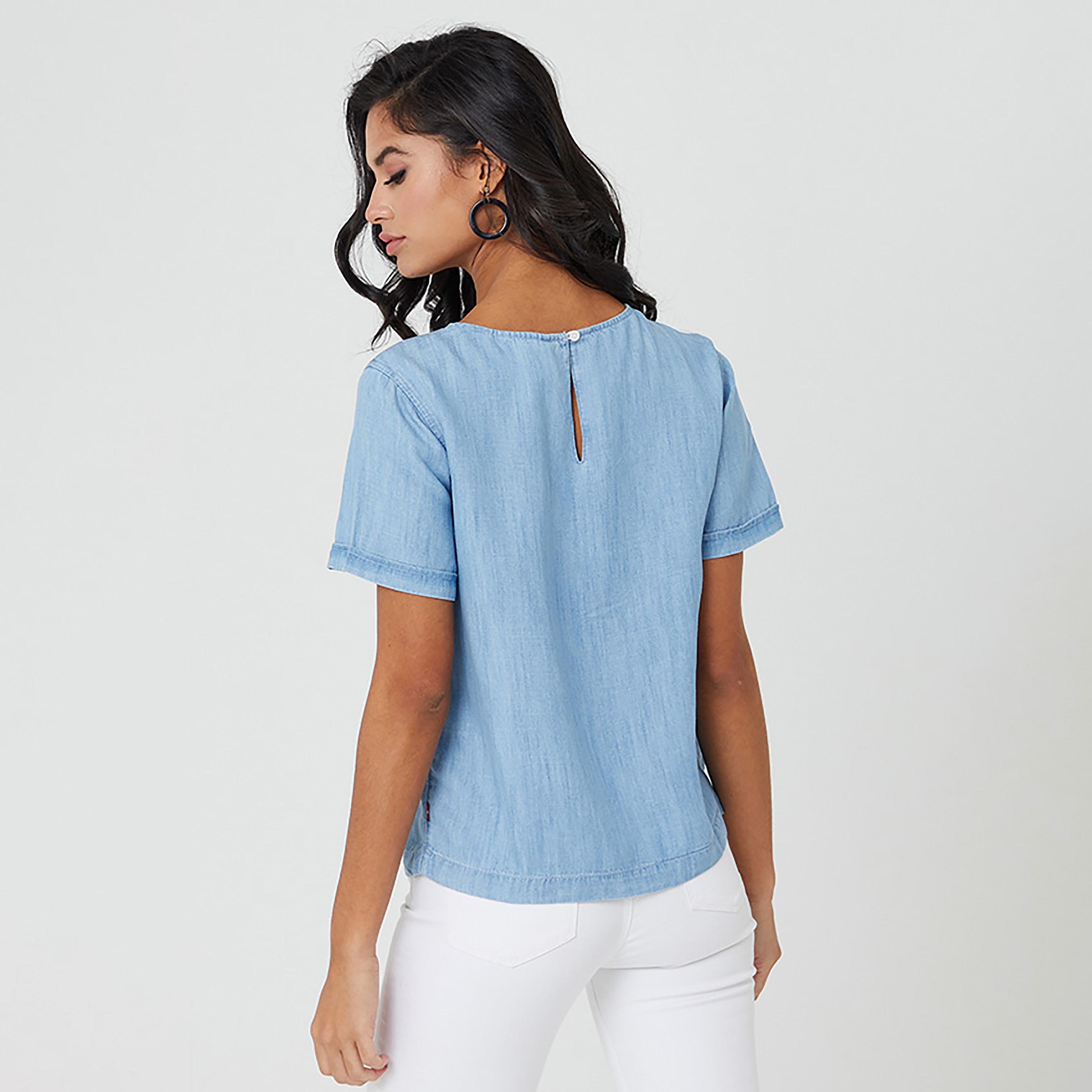توب بأكمام قصيرة ورقبة قارب سادة  من ليفايز-women-clothing-shirtsandblouses-blouses-image-4