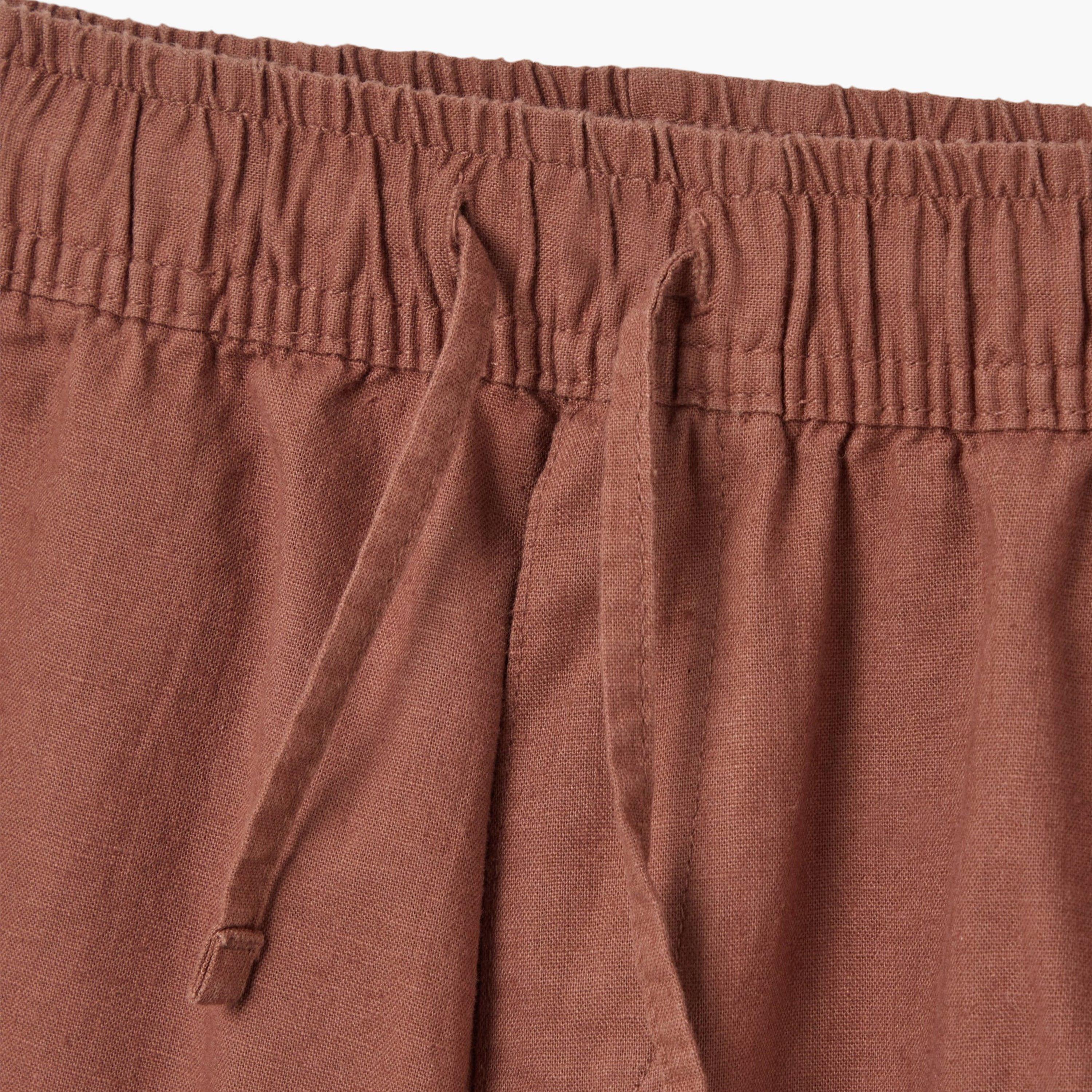 شورت "كارغو" سادة بجيوب ورباط سحب مطاطي من اوه في اس-boys-clothing-bottoms-shorts-image-4