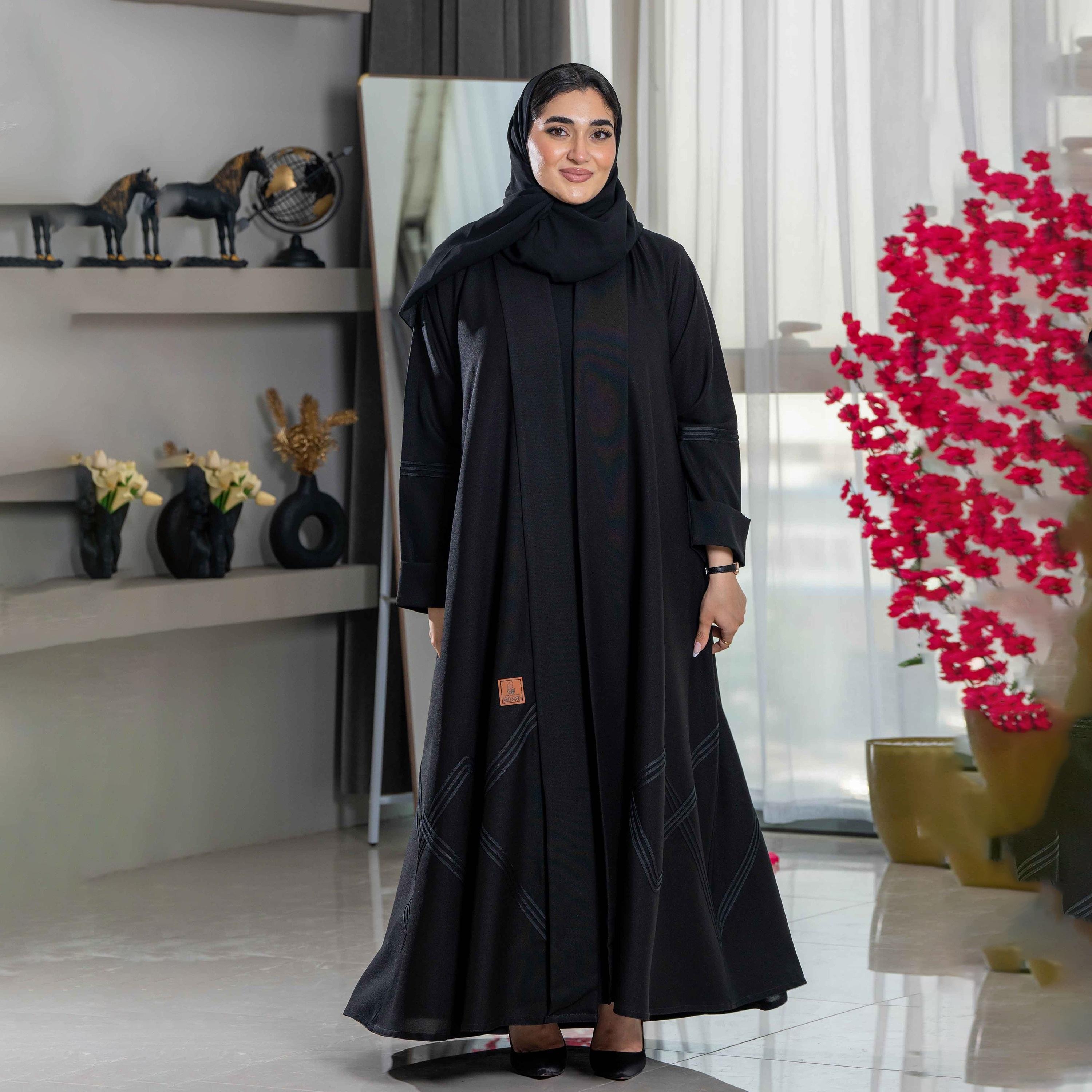 عباية نسائية سادة سوداء كلوش بياقة مطوية مع طرحة من زاهيه-women-arabicclothing-prayerclothing-image-3